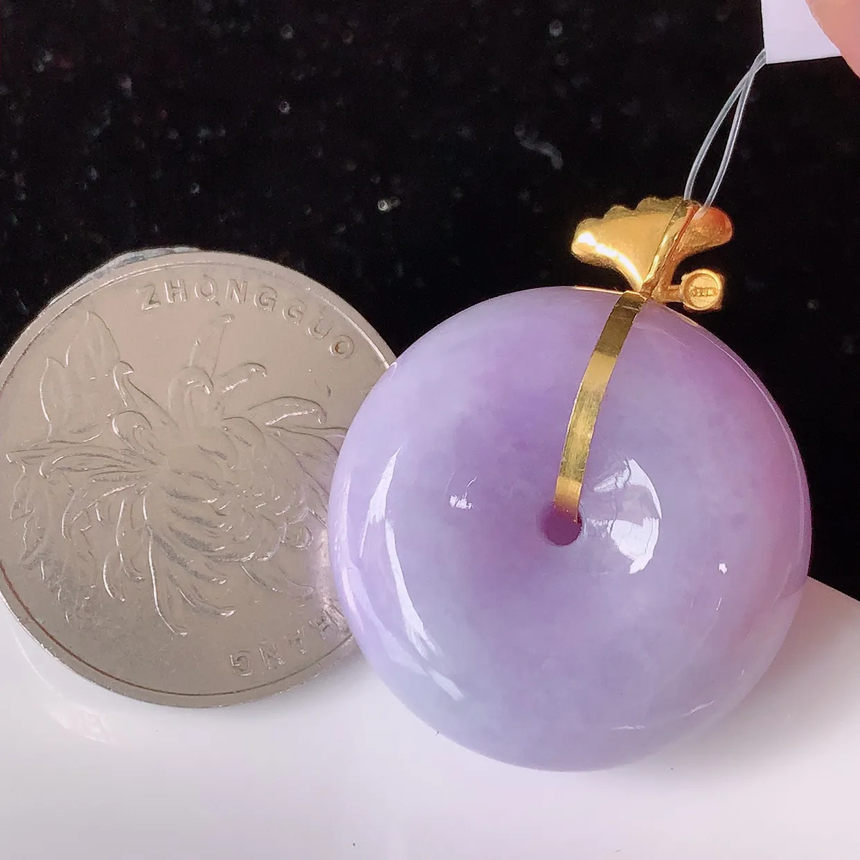 18k金镶嵌冰润紫罗兰翡翠平安扣吊坠，款式新颖时尚，日常百搭的款。清秀高雅，佩戴优雅高贵！#49.17整体31*24.8*11.5裸石24.8*24.8