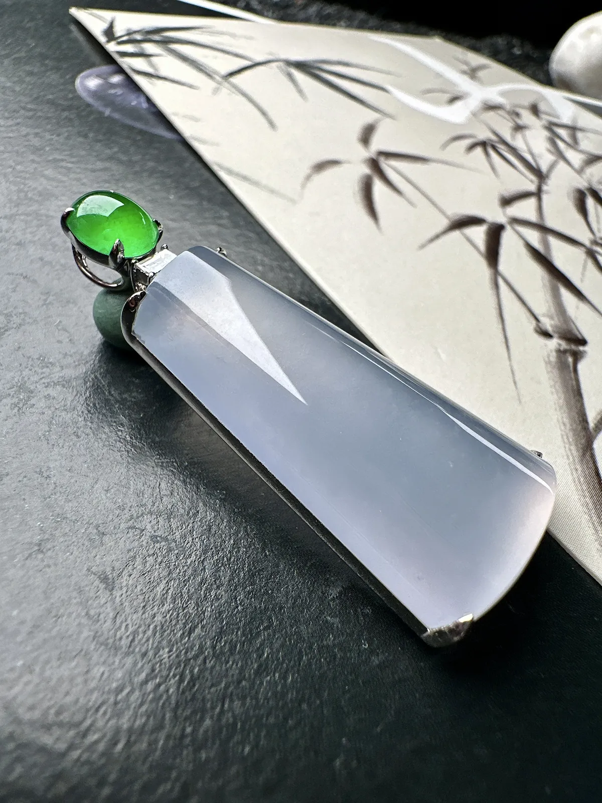 【冰种无事柱】精品，种水上乘，通透闪亮，晶莹剔透。18K金钻镶嵌，裸石尺寸33*17.6*6.3毫米