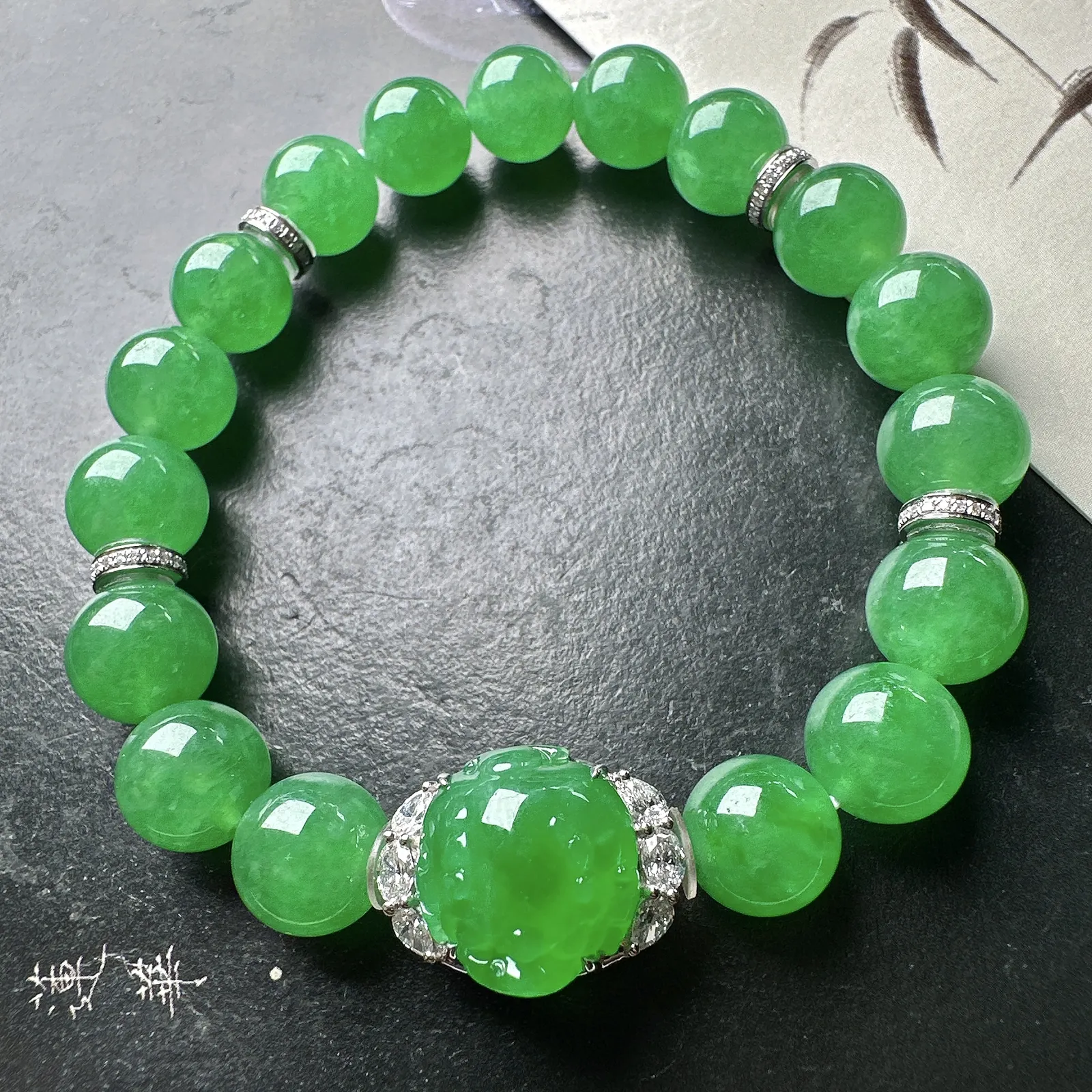 【冰种满绿圆珠手串】18k金钻镶嵌貔貅搭配手串，9.3圆珠，冰感十足，通透闪亮，颜色很艳丽，收藏品质，推荐入手