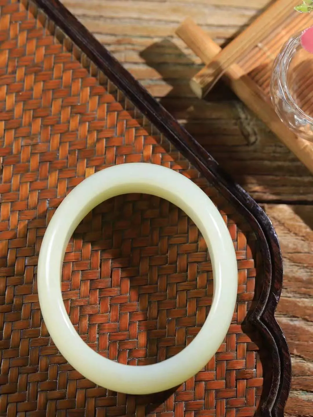 【贵妃镯.玉腕清响】    

精品和田玉贵妃镯，玉质温润细腻 油性十足 相传杨贵妃十分喜爱椭