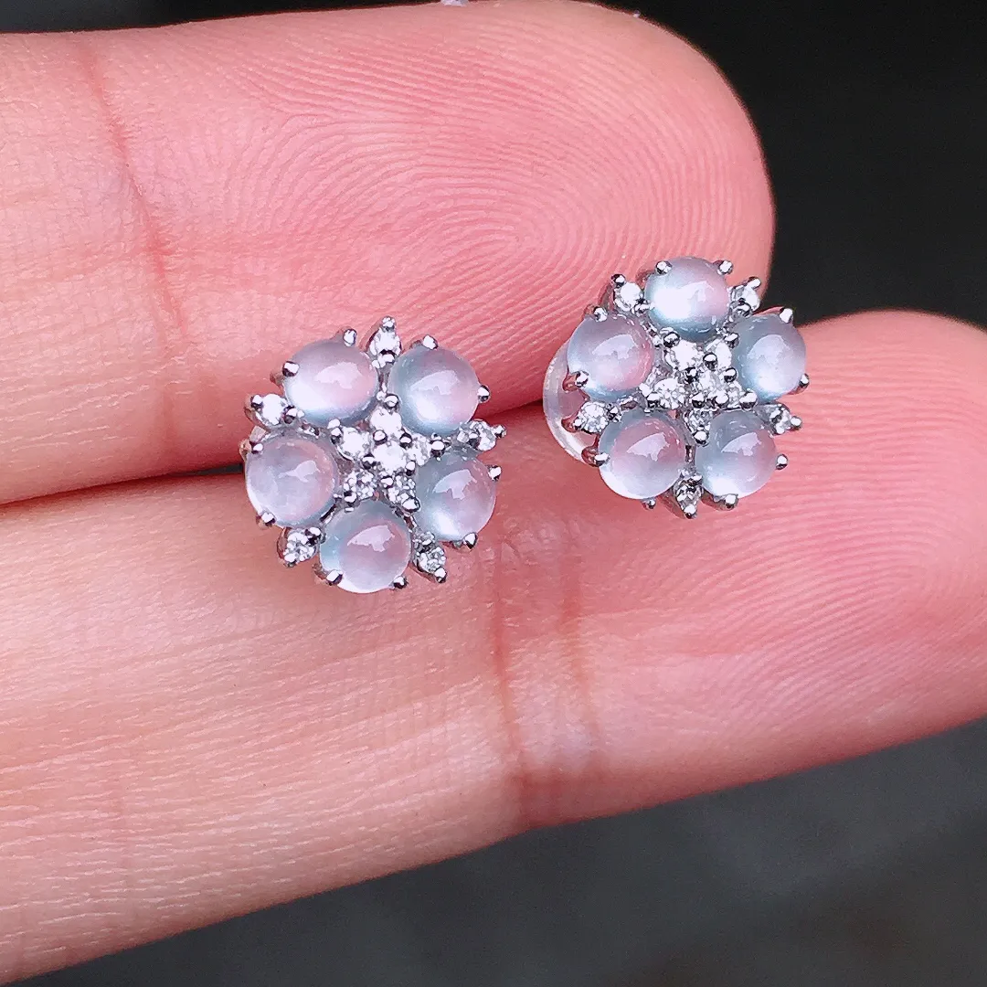 冰种拼花耳钉，玉质细腻，荧光感超
强，饱满圆润，尽显优雅气质，18k
金豪华镶嵌