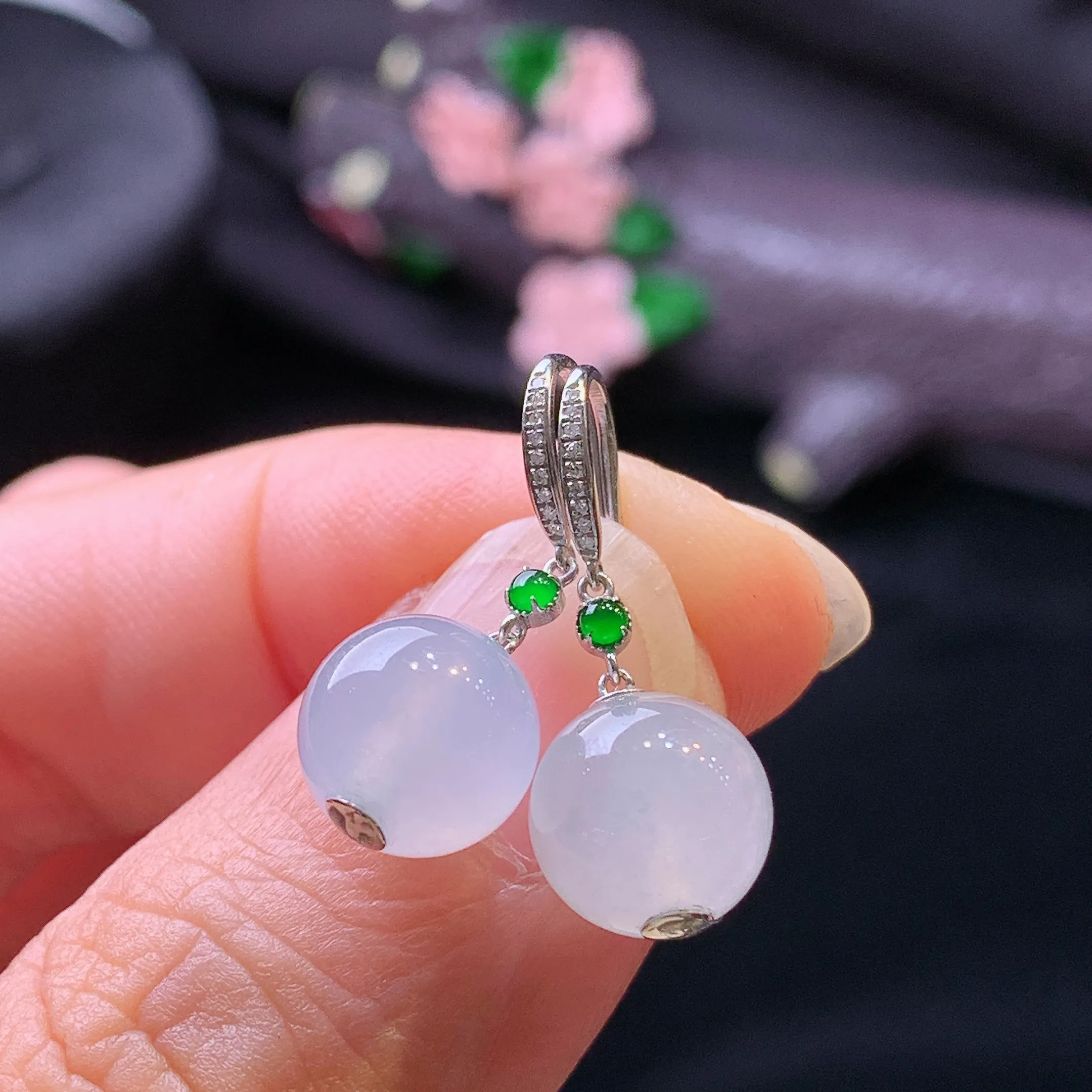 18k金钻镶嵌圆珠耳坠 玉质细腻 色泽清新艳丽 整体尺寸21.5*8.8