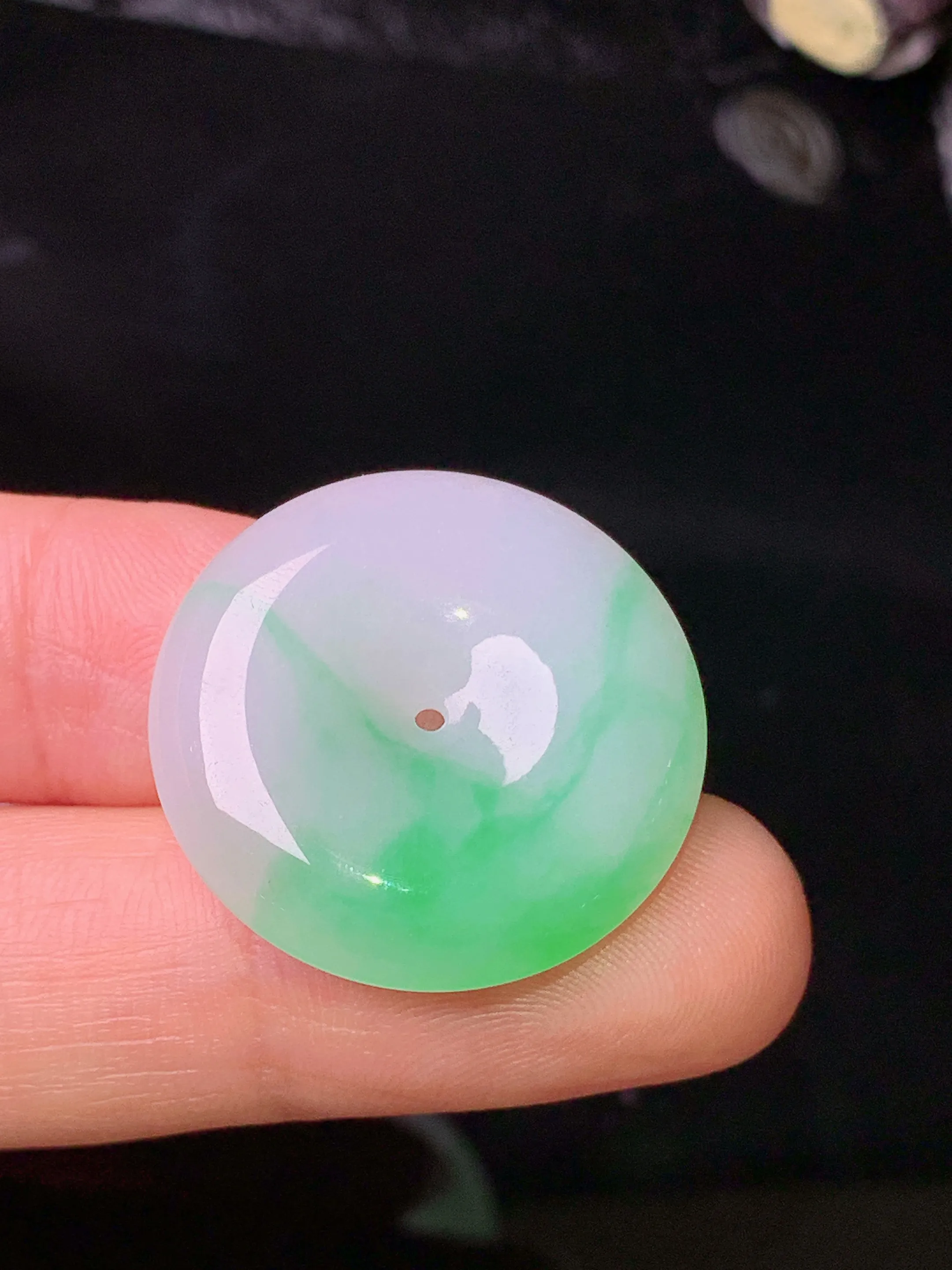 飘绿平安扣吊坠 玉质细腻 色泽清新艳丽 整体尺寸24.2*5.5