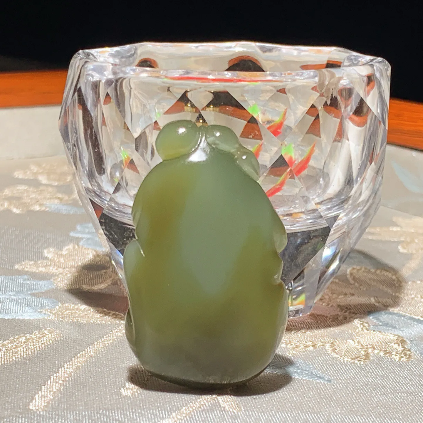 和田玉粉青猫眼俄罗斯碧玉佛引福来挂件。尺寸43/27/17重29.5克。玉质细腻油润。手推出油。佩戴高端典雅。lt251118