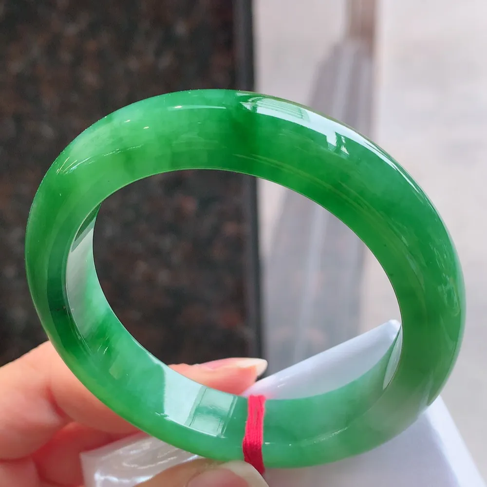 正圈一大圈辣绿 一丝细纹  尺寸:54.2/12.3/9.1 色好