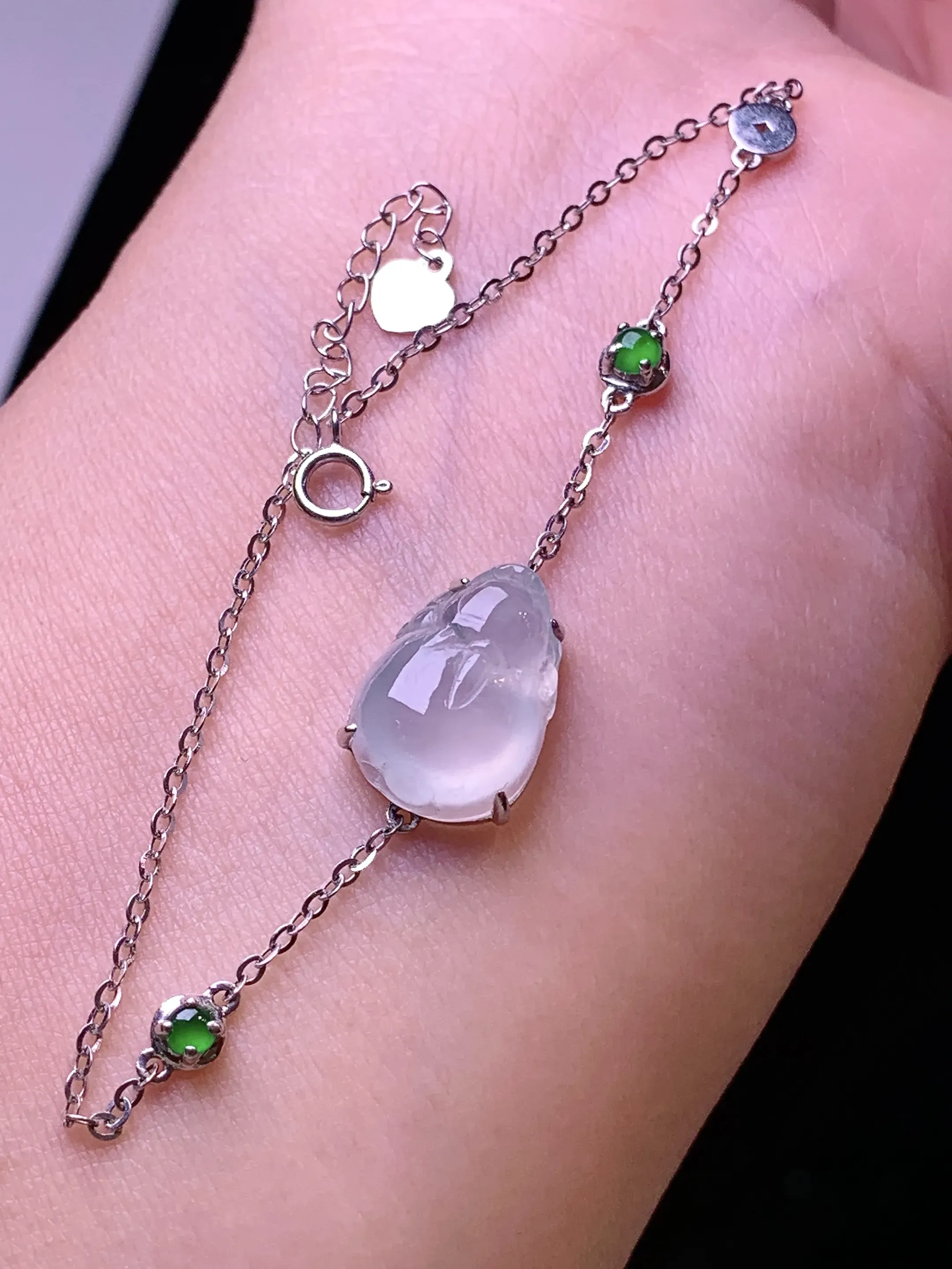 18k金镶嵌冰种貔貅手链 玉质细腻 色泽清新艳丽 整体尺寸13.3*9.8*5