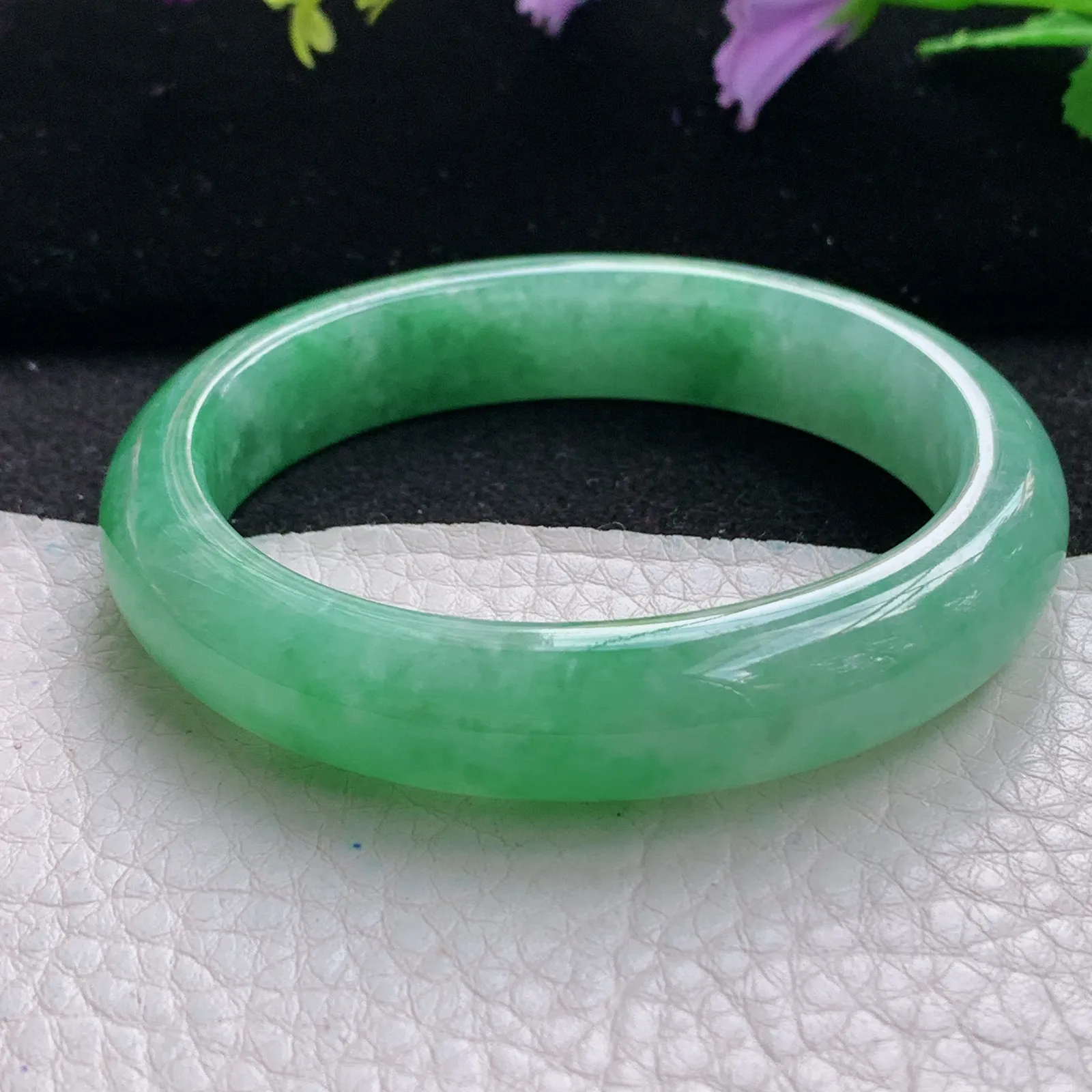 pj自然光53.5*49*11.5*7.8贵妃镯 缅甸翡翠a货玉手镯满绿秀气宽边蛋形玉手环