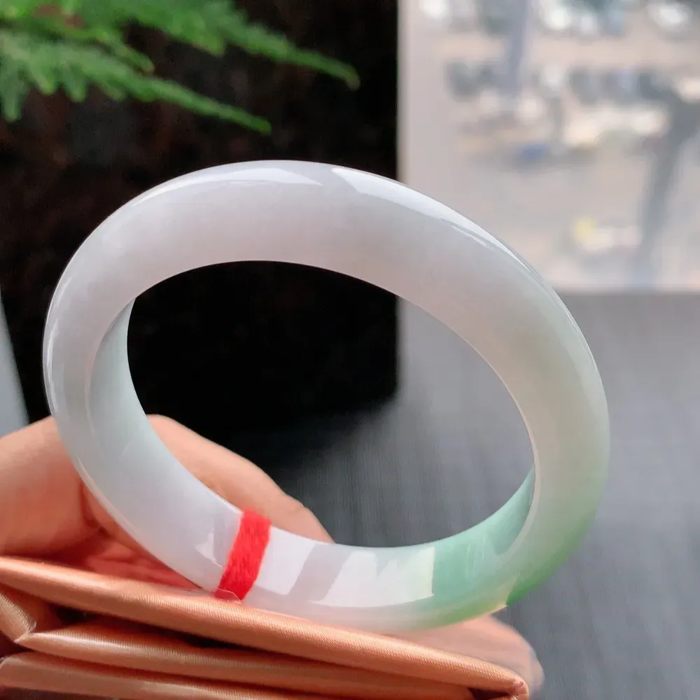 正圈冰糯阳绿 无瑕 尺寸:53.7/12.7/8.1 色好