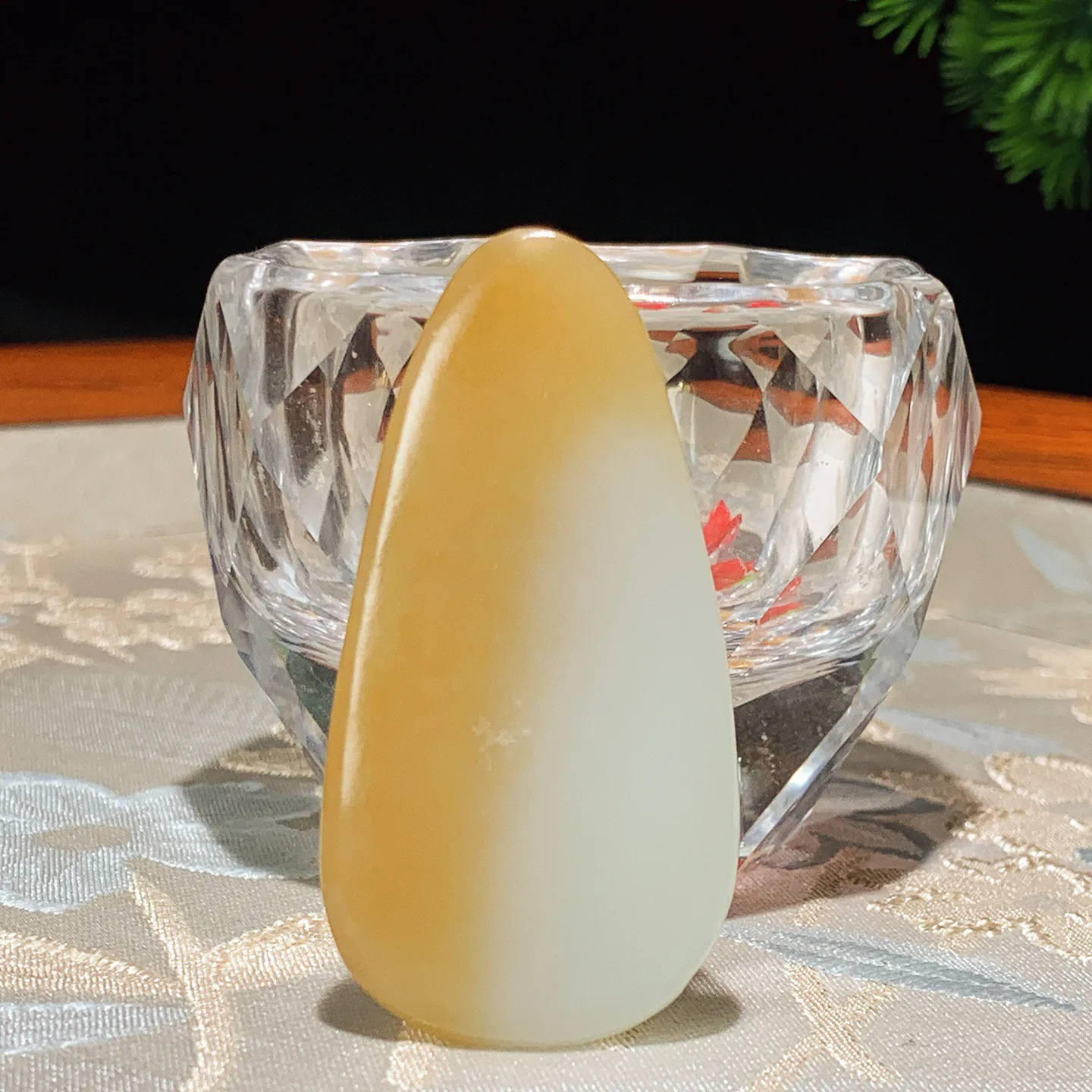 新疆和田玉且末糖站观音挂件。尺寸54/28/13重24克。玉质细腻油润。手推出油。佩戴高端典雅。lt251118