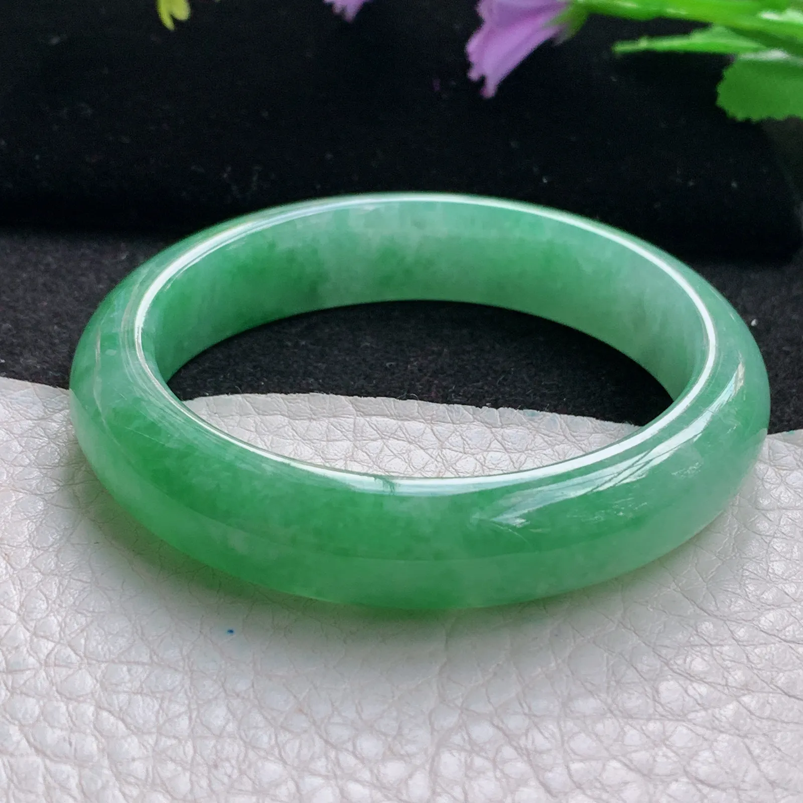 pj自然光53.5*49*11.5*7.8贵妃镯 缅甸翡翠a货玉手镯满绿秀气宽边蛋形玉手环