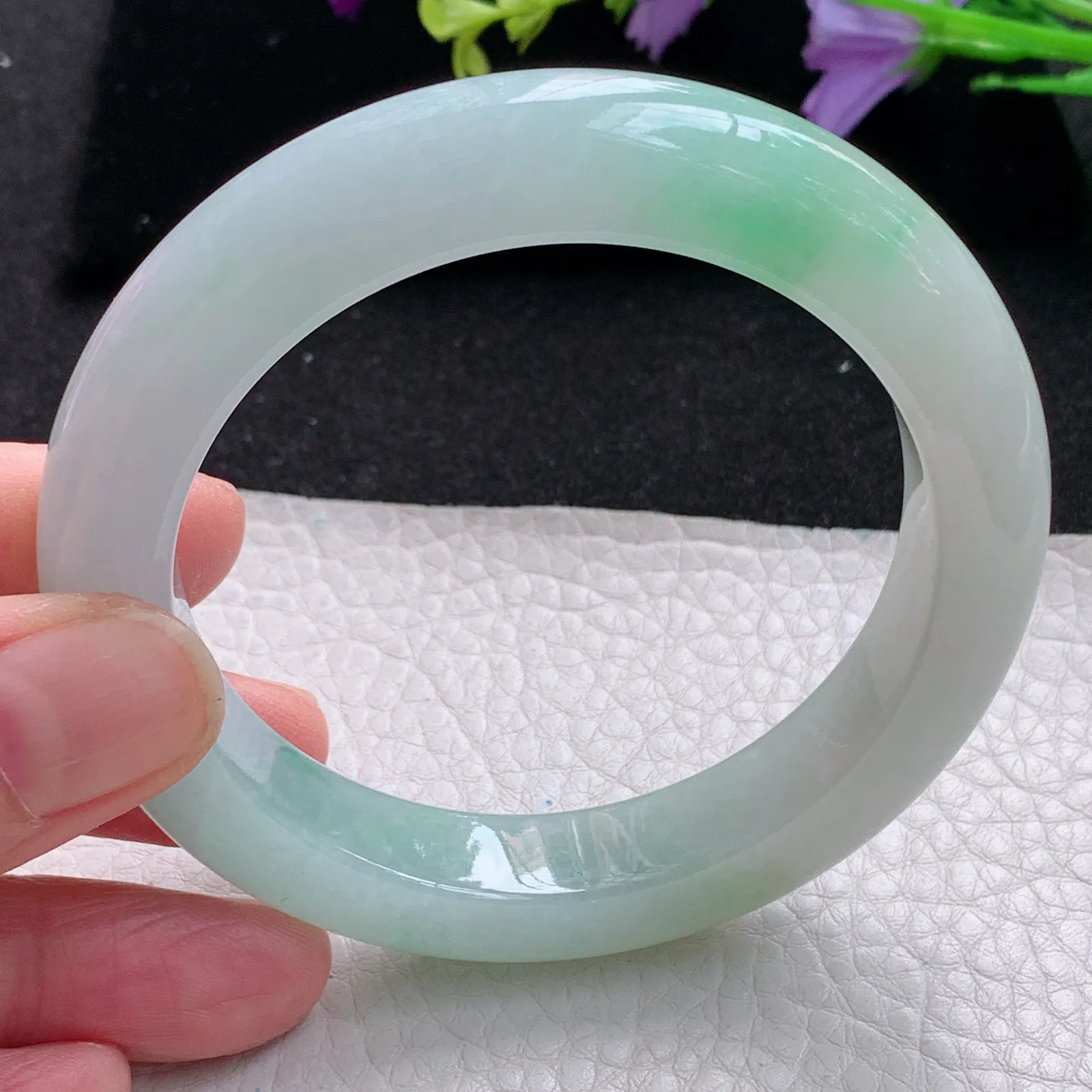 mq自然光57*12*10平安镯 缅甸翡翠玉手镯冰胶清爽飘绿宽边玉手环 美人镯