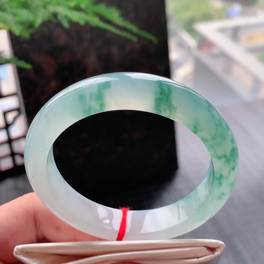 正圈高冰飘花 无瑕 尺寸:55.5/12.3/8.4 花美 种水好