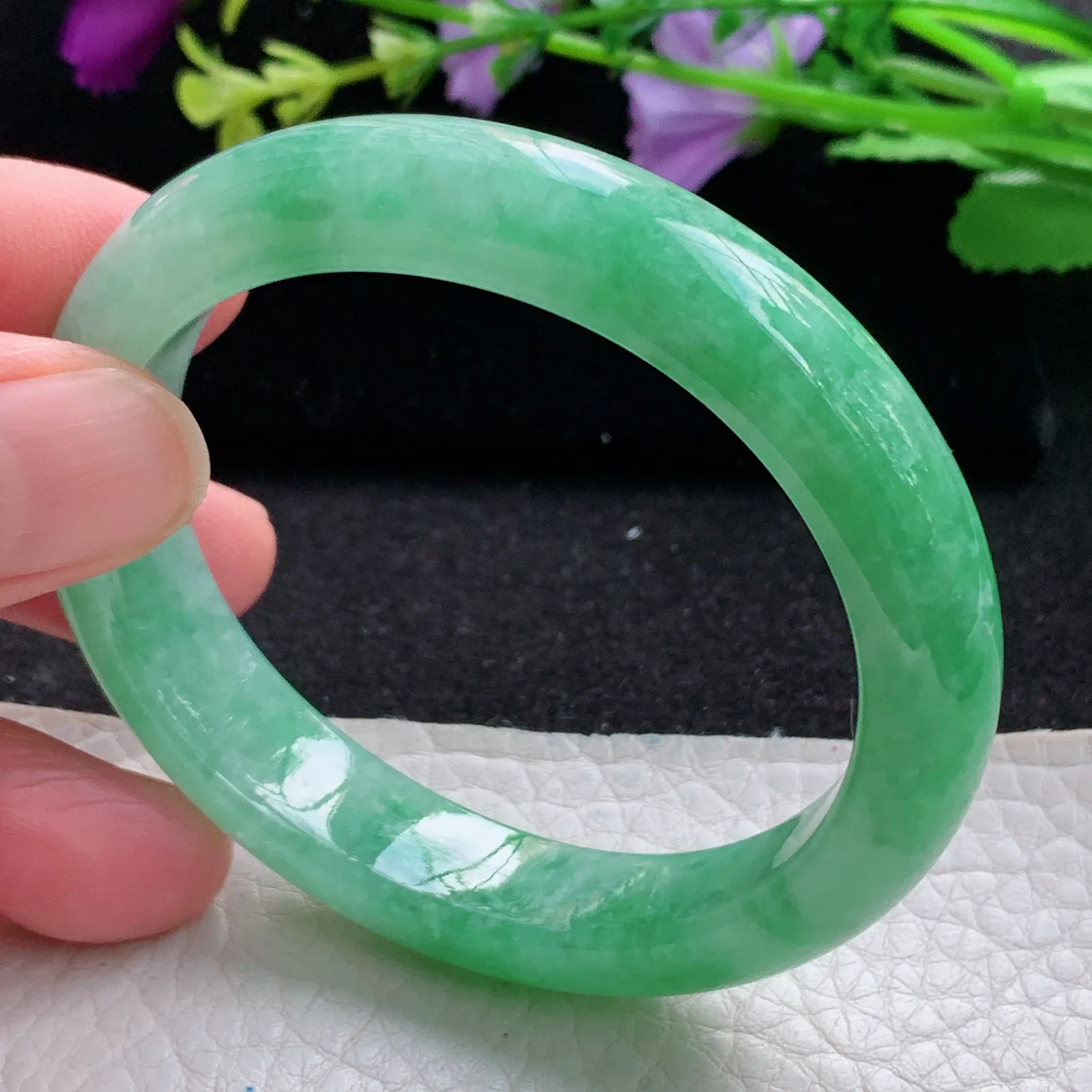 pj自然光53.5*49*11.5*7.8贵妃镯 缅甸翡翠a货玉手镯满绿秀气宽边蛋形玉手环