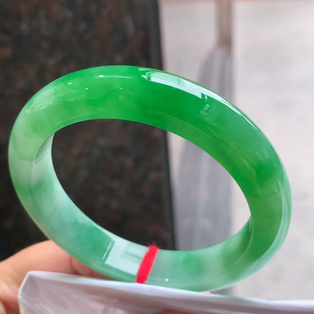 正圈一大节阳绿 无瑕 尺寸:58.2/12.6/9.2 色好