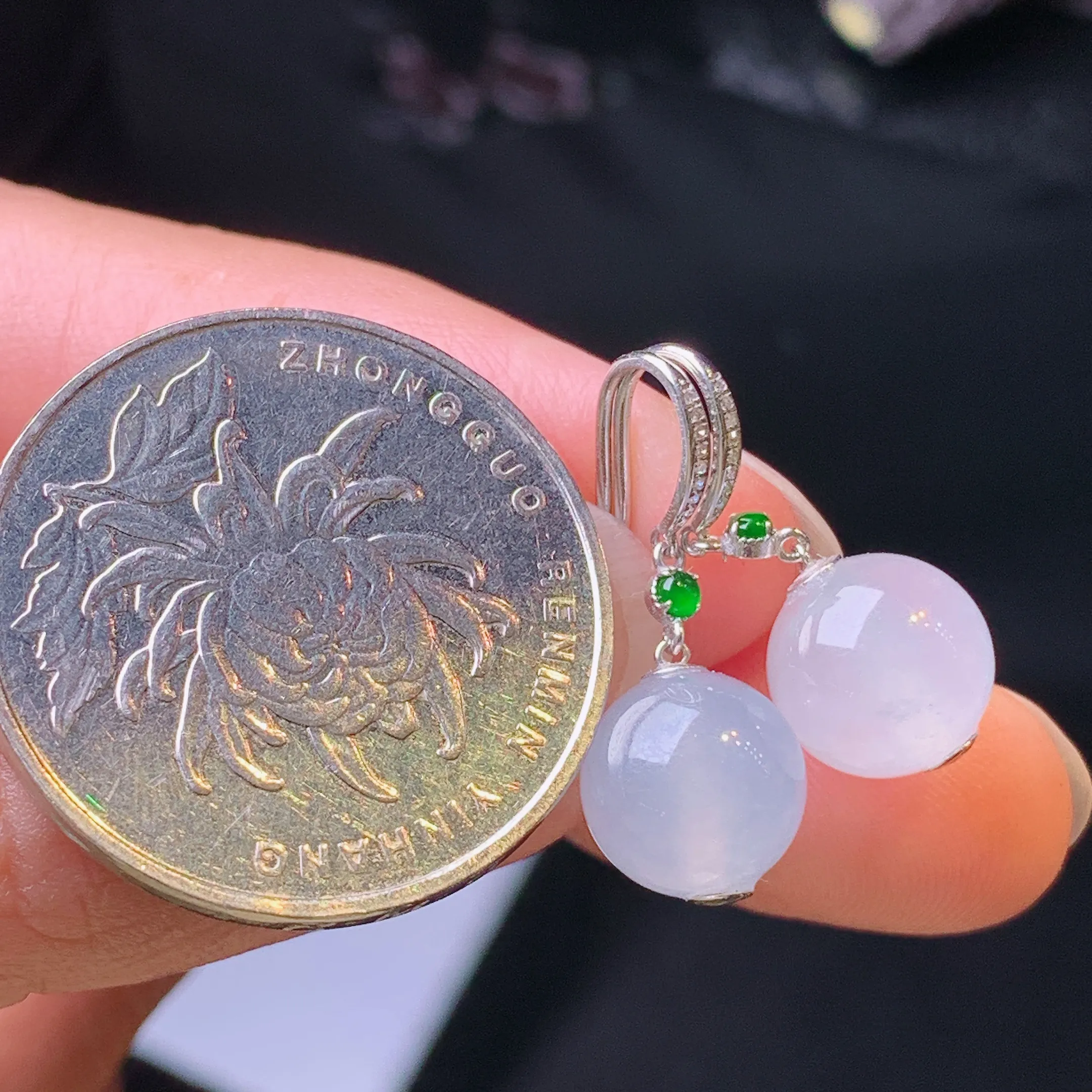 18k金钻镶嵌圆珠耳坠 玉质细腻 色泽清新艳丽 整体尺寸21.5*8.8