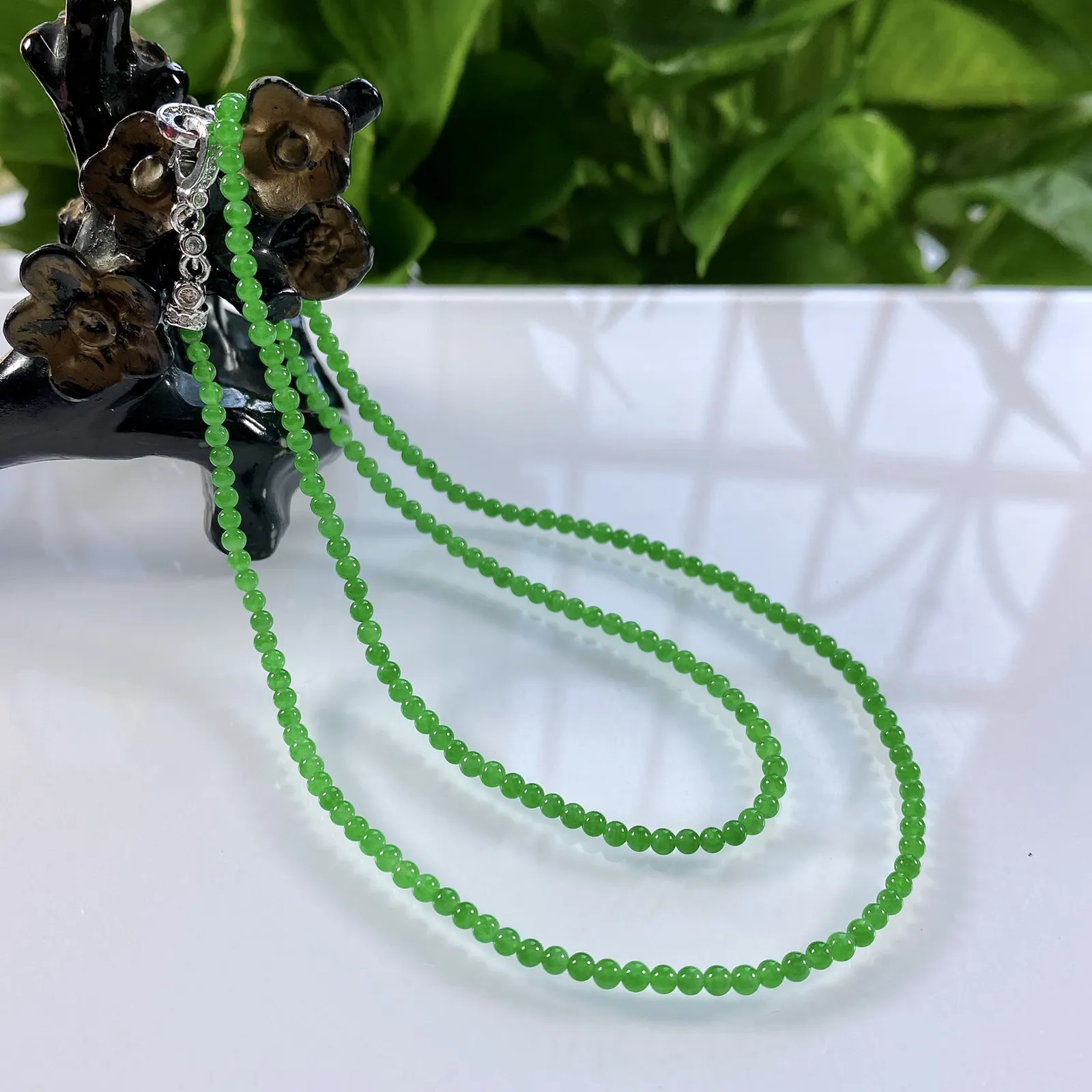 收藏级别，缅甸天然翡翠A货，卡2.8玻璃种起光起胶正阳绿小米珠项链手链，尺寸：2.8mm/200颗，长度540mm，重量：8.09g