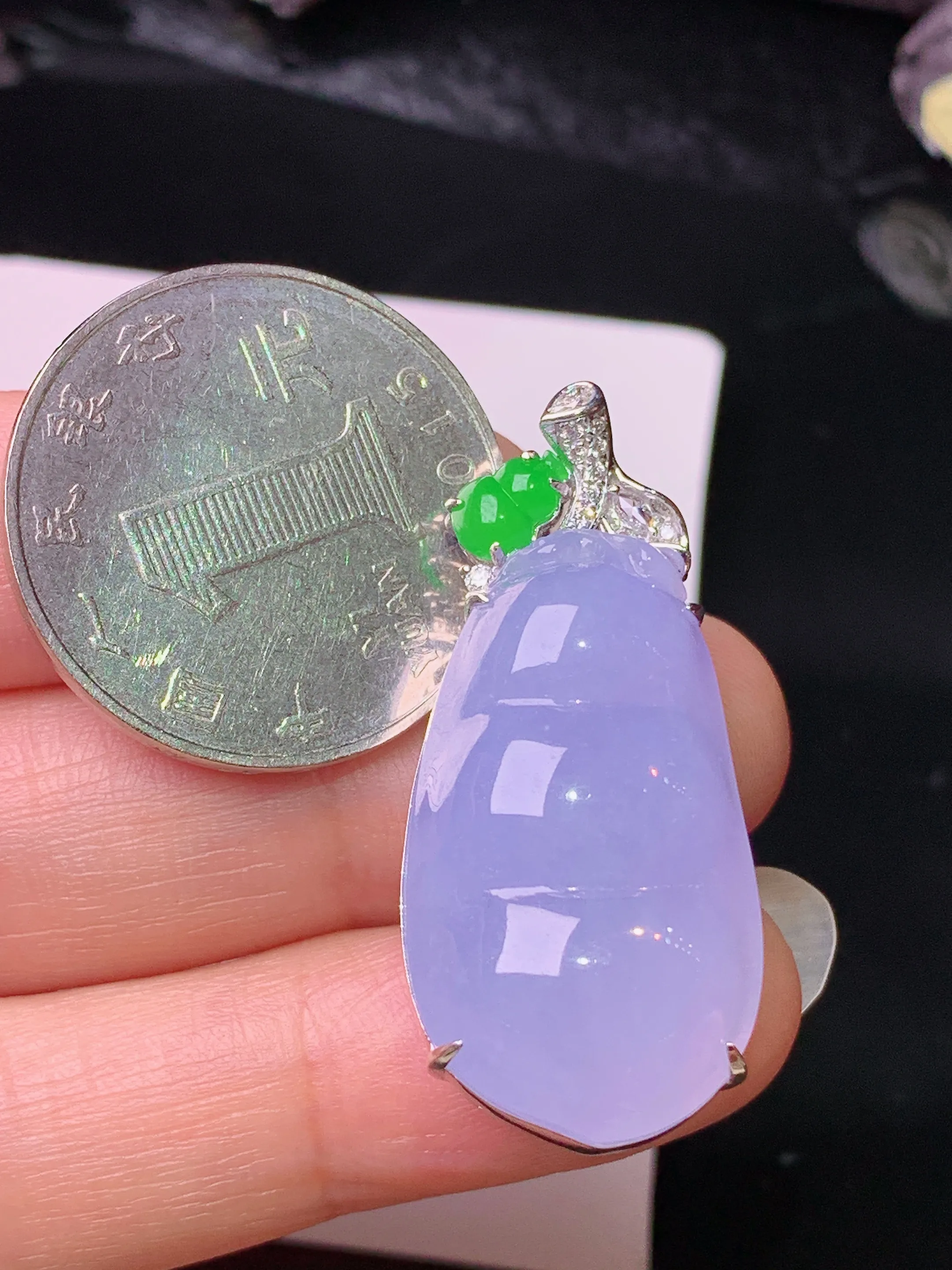 18k金钻镶嵌紫罗兰四季豆吊坠 玉质细腻 色泽清新艳丽 整体尺寸36*16.2*12.3