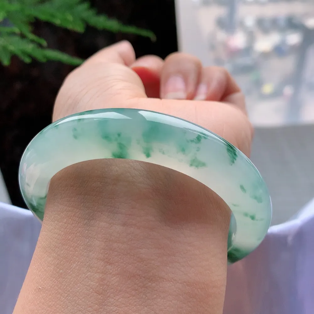 正圈高冰飘花 无瑕 尺寸:54.6/12.5/7.1 花美 种水好