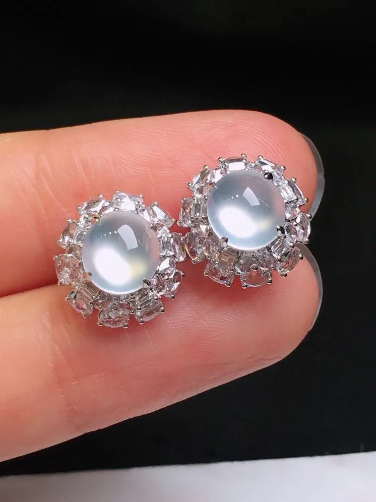 18k金钻镶嵌冰种蛋面耳钉 玉质细腻 色泽清新艳丽 整体尺寸13*12.3*9.1