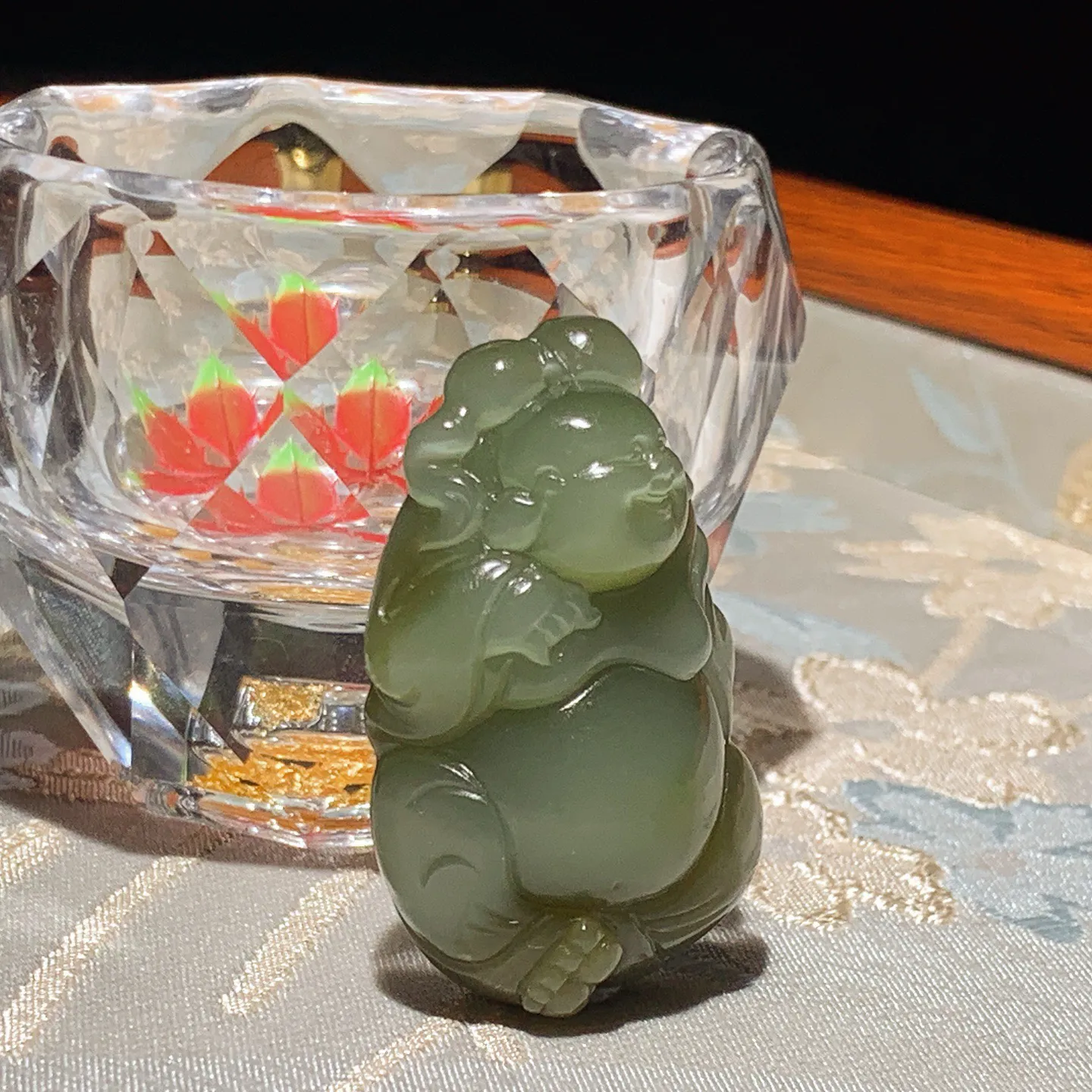 和田玉粉青猫眼俄罗斯碧玉佛引福来挂件。尺寸43/27/17重29.5克。玉质细腻油润。手推出油。佩戴高端典雅。lt251118