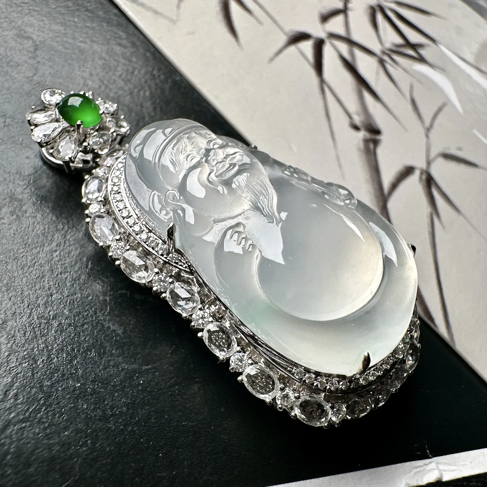 【冰种财神】质地细腻，饱满圆润，笑口常开，18k金钻镶嵌，裸石尺寸32*20.1*7.3毫米