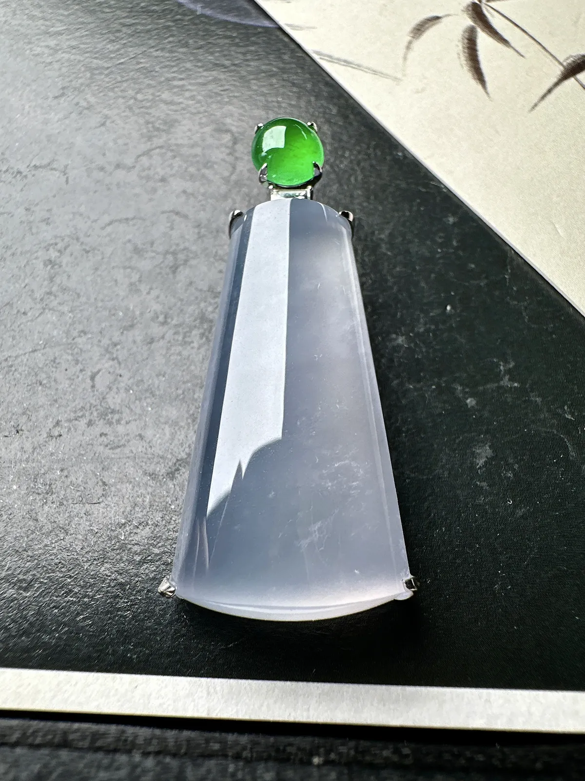 【冰种无事柱】精品，种水上乘，通透闪亮，晶莹剔透。18K金钻镶嵌，裸石尺寸33*17.6*6.3毫米