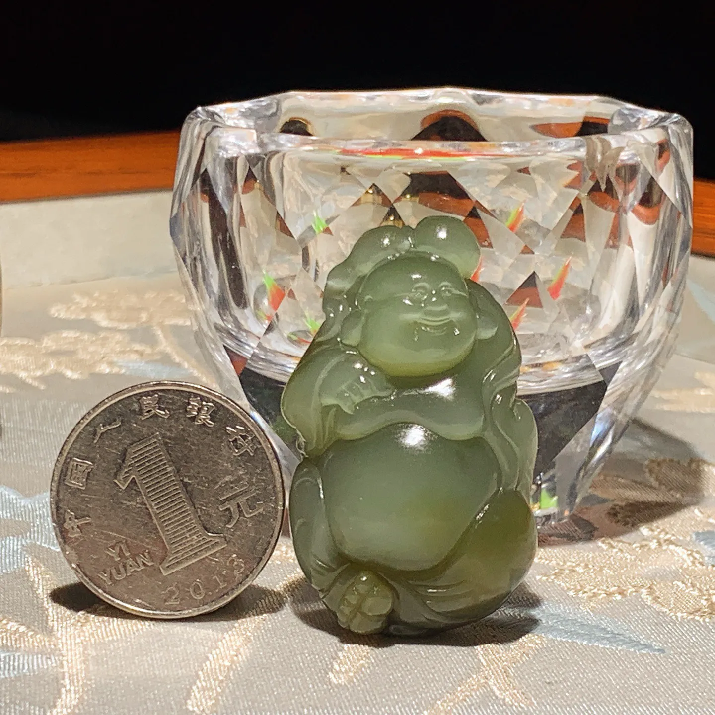 和田玉粉青猫眼俄罗斯碧玉佛引福来挂件。尺寸43/27/17重29.5克。玉质细腻油润。手推出油。佩戴高端典雅。lt251118