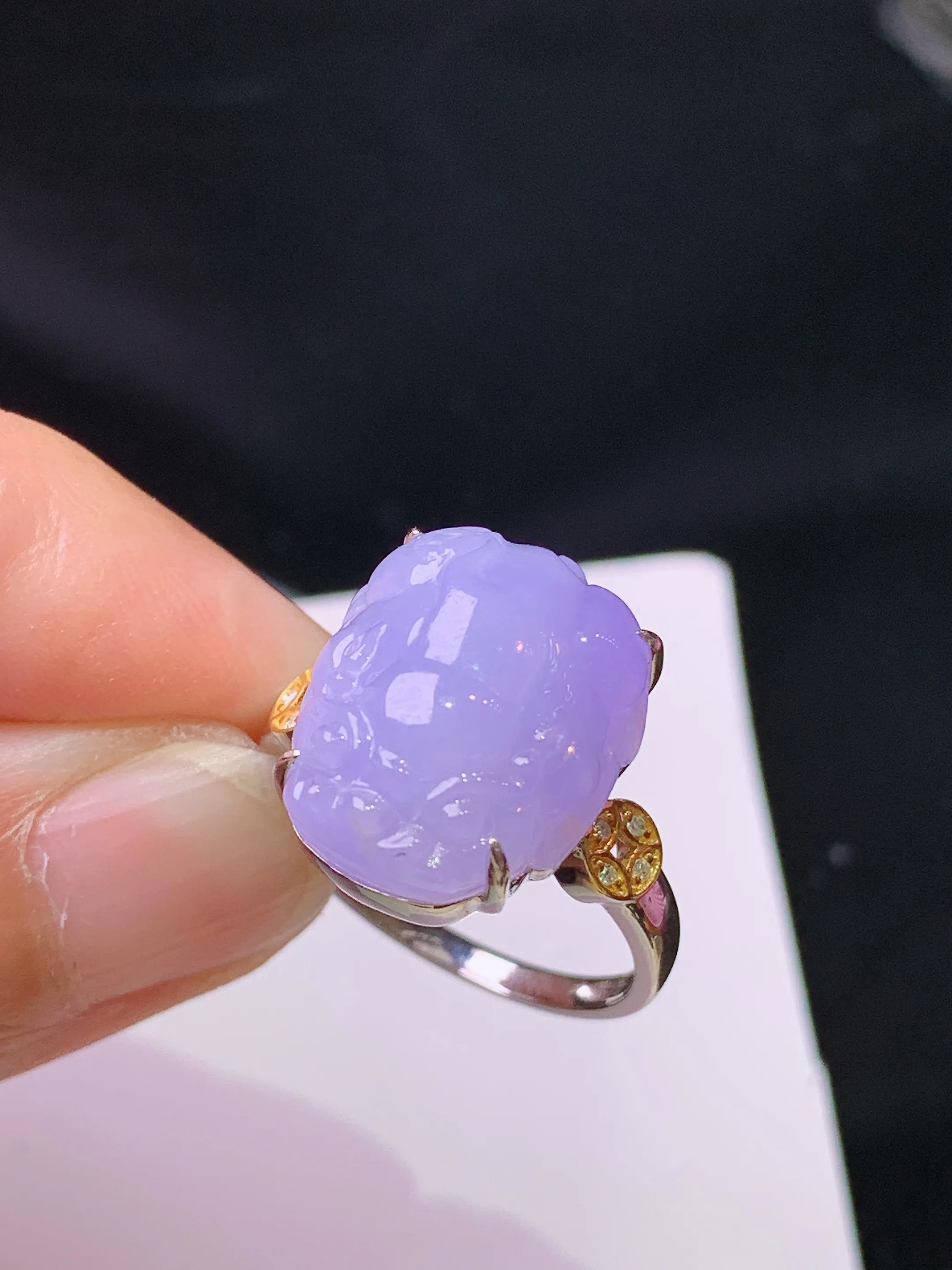 18k金钻镶嵌紫罗兰貔貅戒指 玉质细腻 色泽清新艳丽 圈口14.5 整体尺寸16*13*8.5