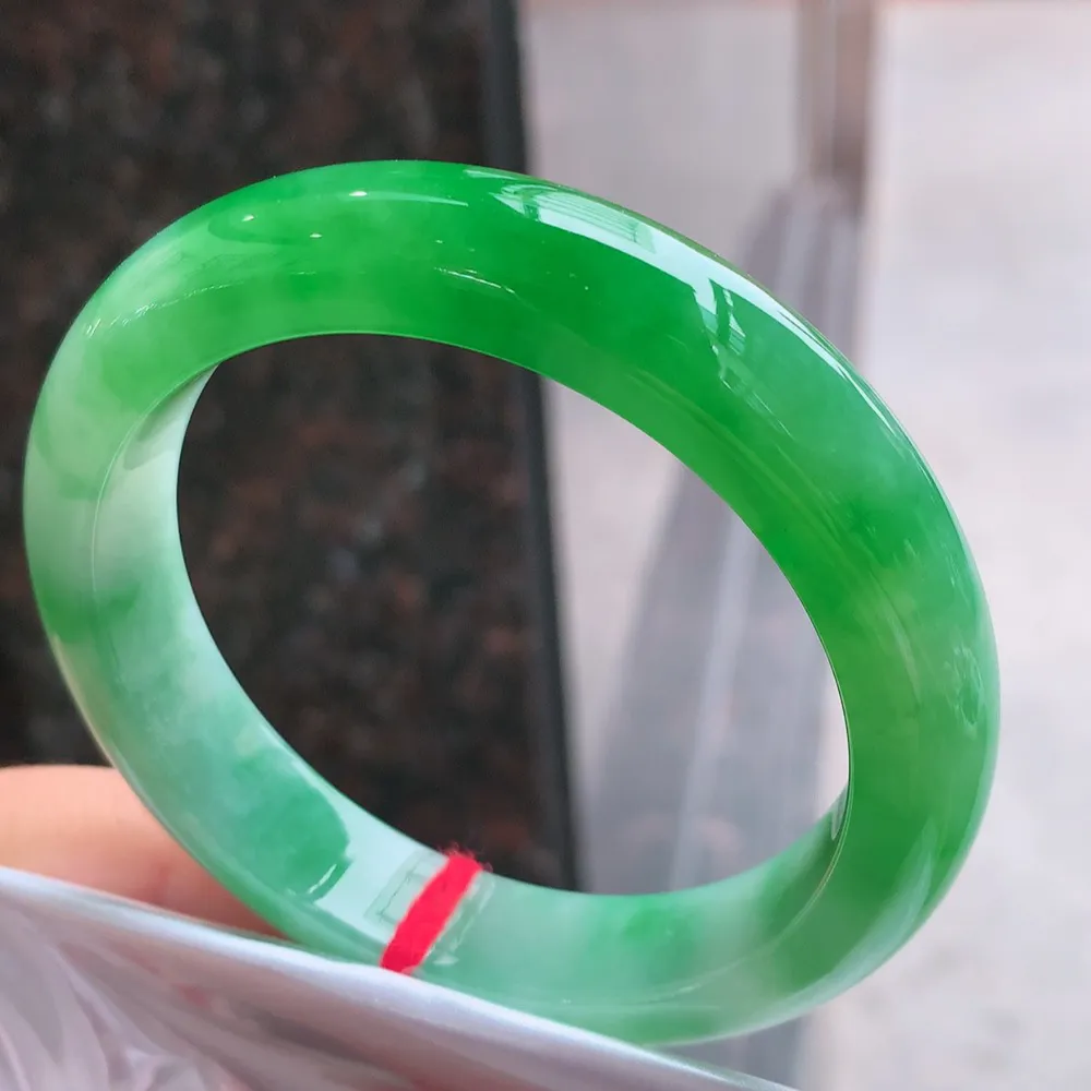 正圈一大节阳绿 无瑕 尺寸:58.2/12.6/9.2 色好