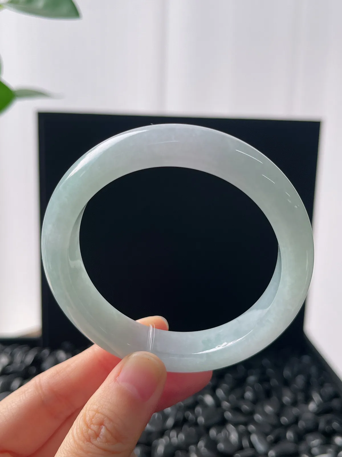 正圈56圈口，翡翠冰糯种浅绿底飘淡紫手镯