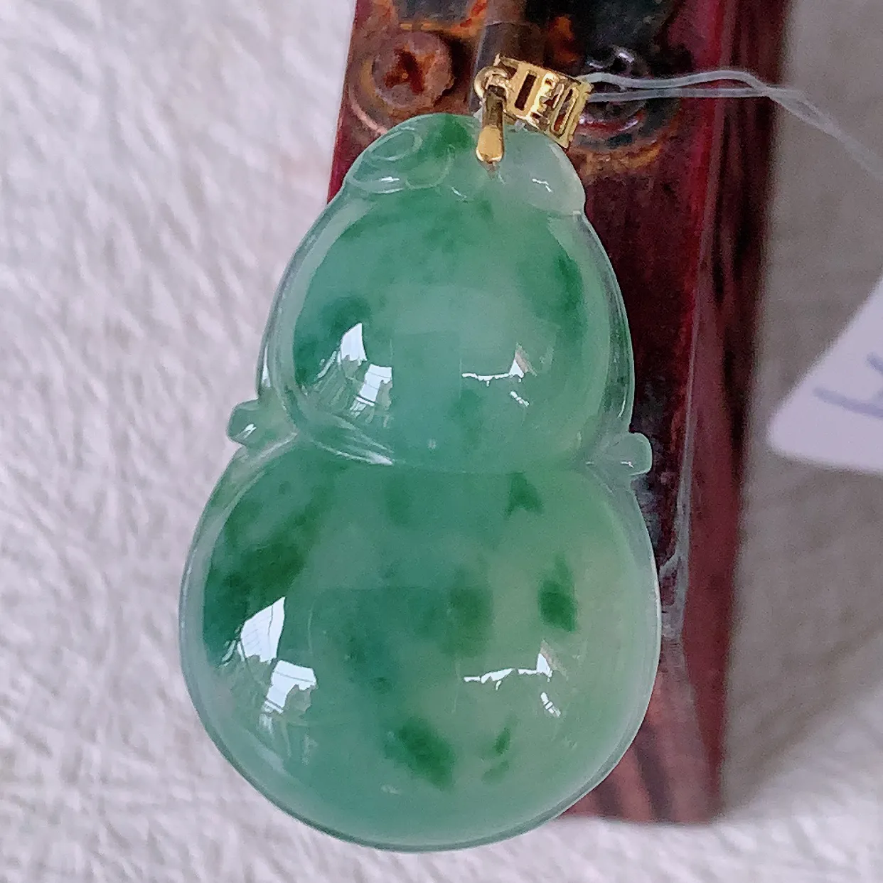 18K金镶嵌冰种飘花翡翠葫芦吊坠，葫芦寓意福禄双全，财源滚滚，佩戴效果优雅迷人！#49.17整体29.5裸石24.5*16-5.8