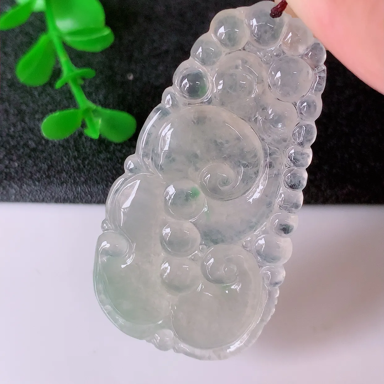 自然光实拍，冰种黄翡如意翡翠吊坠，玉坠百搭又精致，寓意着吉祥，事事如意！#01.17