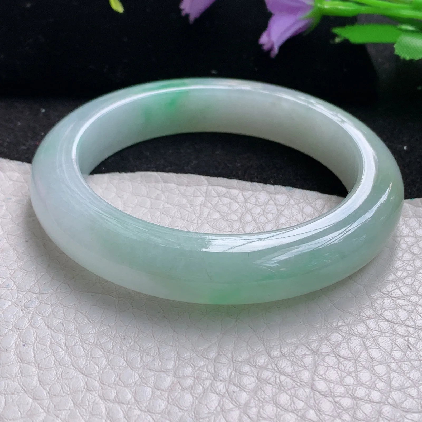 mq自然光57*12*10平安镯 缅甸翡翠玉手镯冰胶清爽飘绿宽边玉手环 美人镯