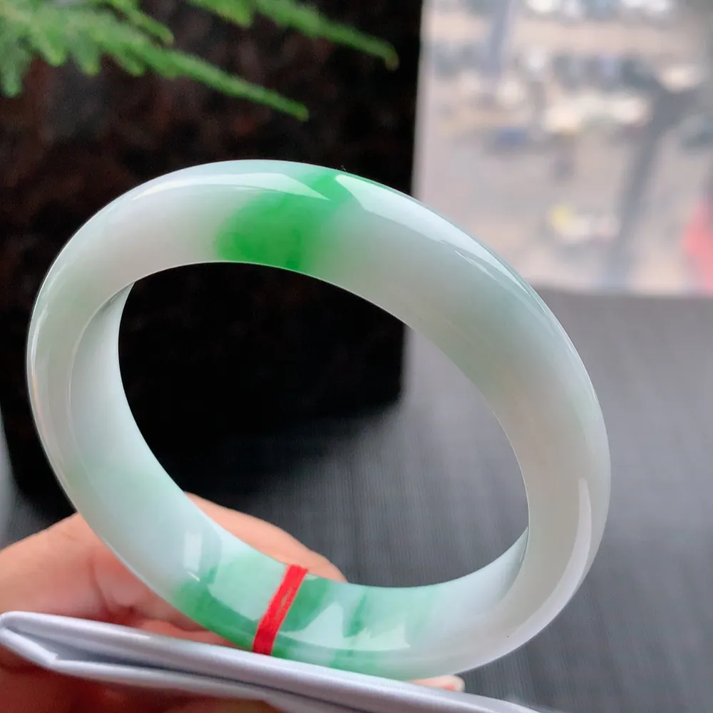 正圈冰糯阳绿 无瑕 尺寸:55.4/12.5/8.2 色好