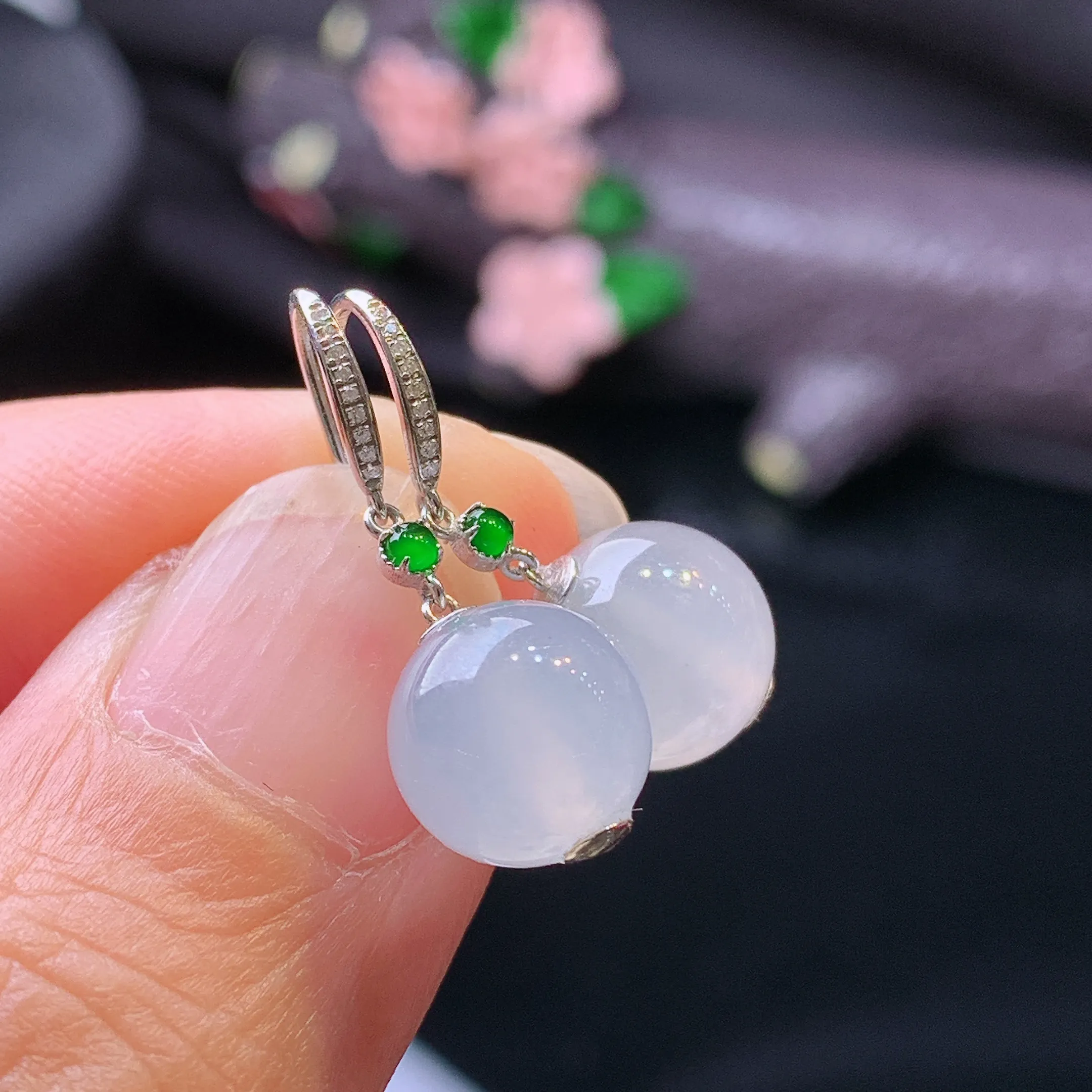 18k金钻镶嵌圆珠耳坠 玉质细腻 色泽清新艳丽 整体尺寸21.5*8.8