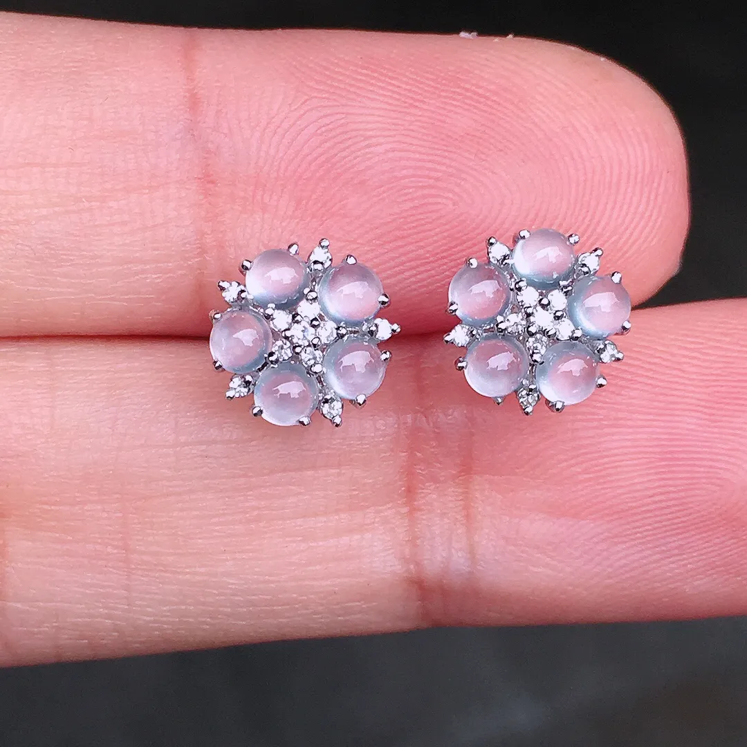 冰种拼花耳钉，玉质细腻，荧光感超
强，饱满圆润，尽显优雅气质，18k
金豪华镶嵌