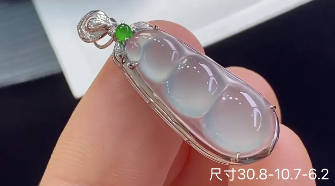 18k金+钻福豆吊坠