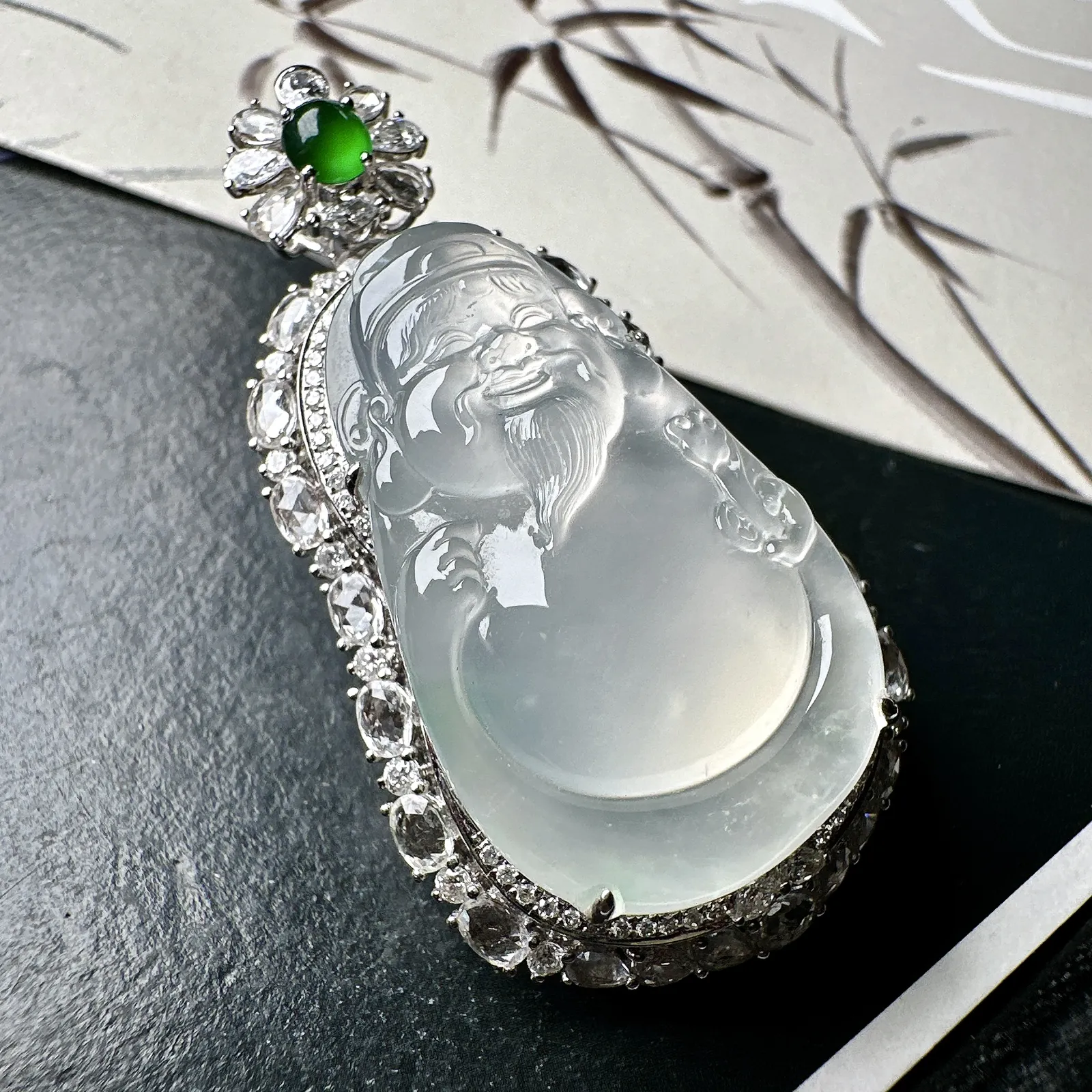 【冰种财神】质地细腻，饱满圆润，笑口常开，18k金钻镶嵌，裸石尺寸32*20.1*7.3毫米