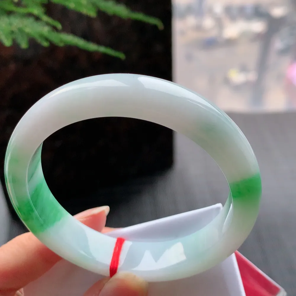 正圈冰糯阳绿 无瑕 尺寸:55.4/12.5/8.2 色好