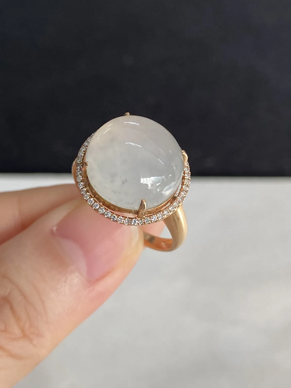 翡翠女戒，伴钻石