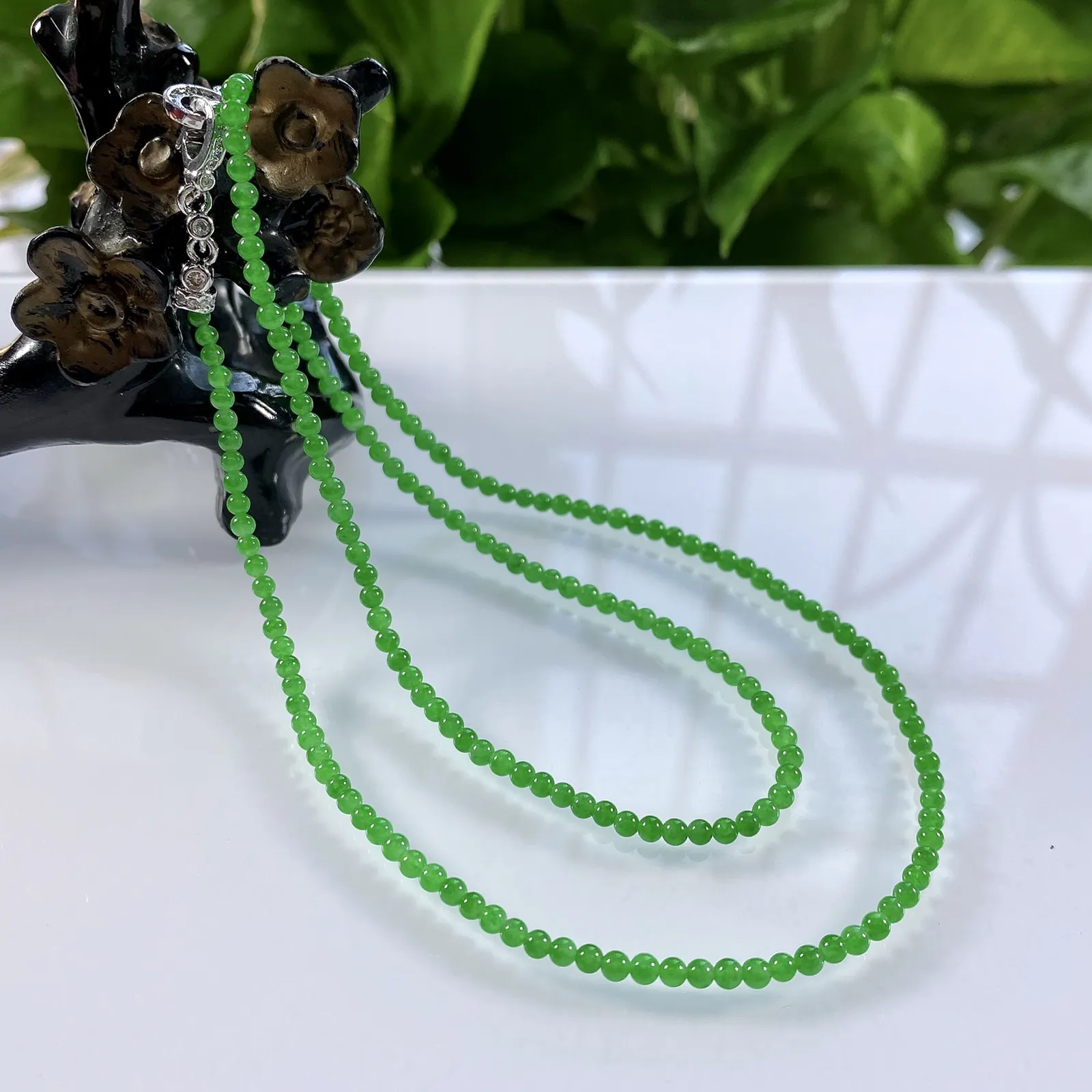 收藏级别，缅甸天然翡翠A货，卡2.8玻璃种起光起胶正阳绿小米珠项链手链，尺寸：2.8mm/200颗，长度540mm，重量：8.09g