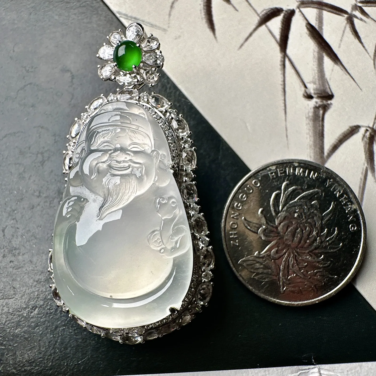 【冰种财神】质地细腻，饱满圆润，笑口常开，18k金钻镶嵌，裸石尺寸32*20.1*7.3毫米