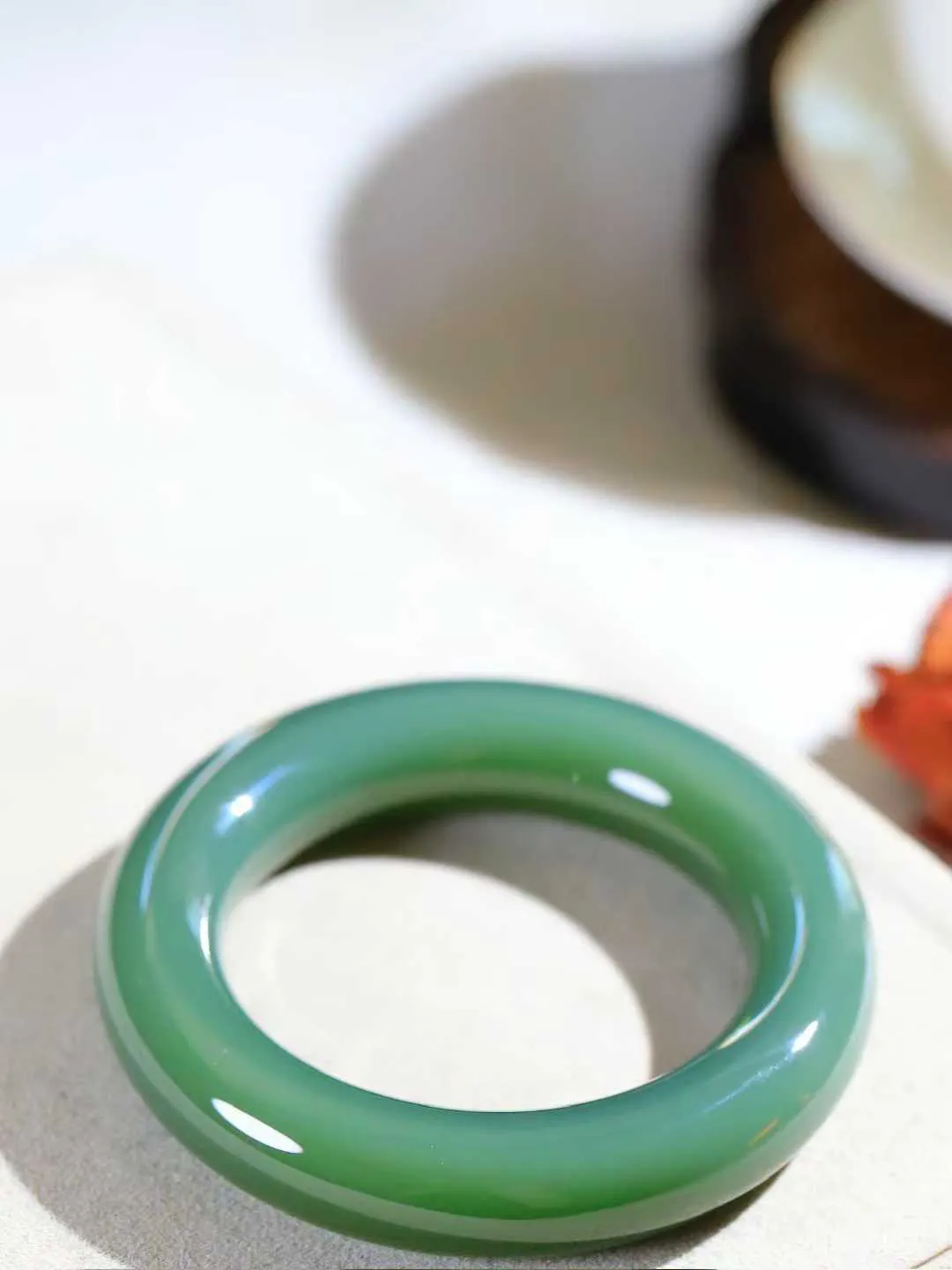 【碧波流转·手镯】

收藏传家级臻品️和田玉碧玉圆条手镯，玉质细腻温润，手感舒适，️线条流畅