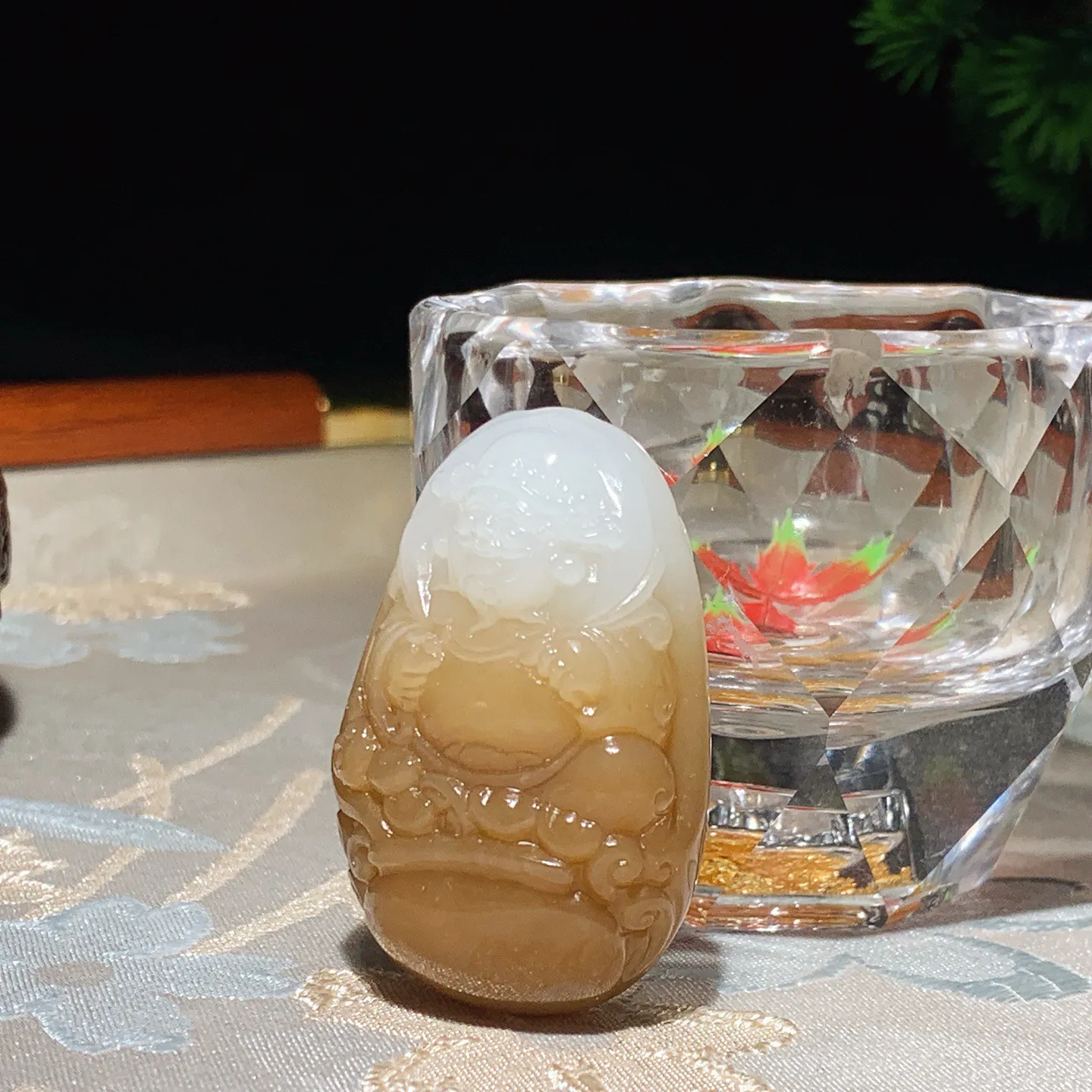 新疆和田玉且末糖财神爷挂件。尺寸44/30/15重30克。玉质细腻油润。手推出油。佩戴高端典雅。lt