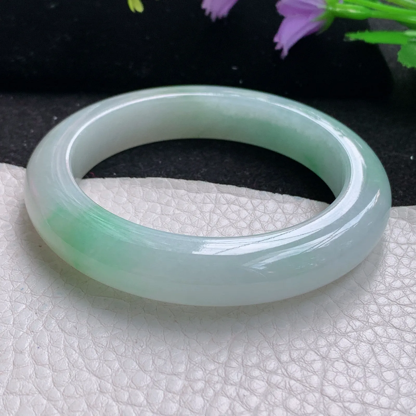 mq自然光57*12*10平安镯 缅甸翡翠玉手镯冰胶清爽飘绿宽边玉手环 美人镯