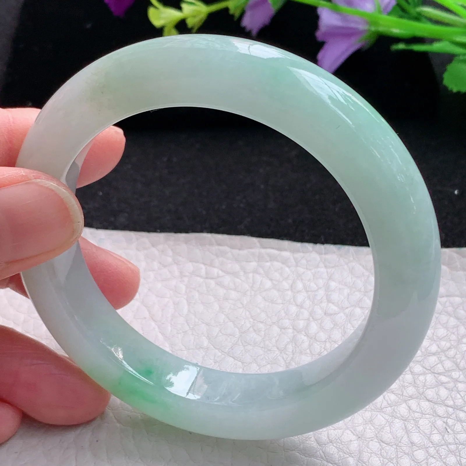 mq自然光57*12*10平安镯 缅甸翡翠玉手镯冰胶清爽飘绿宽边玉手环 美人镯