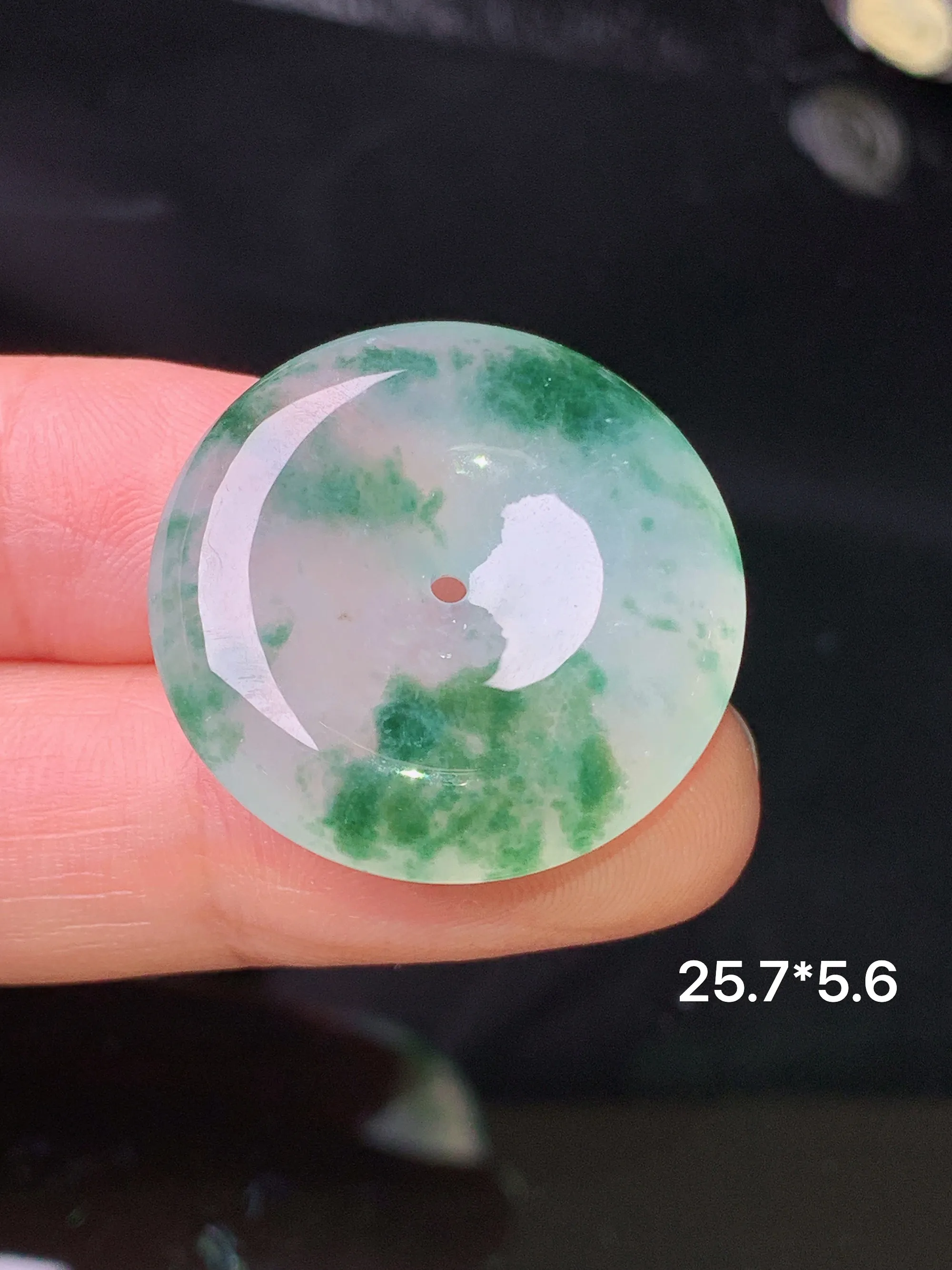 冰种飘绿平安扣吊坠 玉质细腻 色泽清新艳丽 整体尺寸25.7*5.6