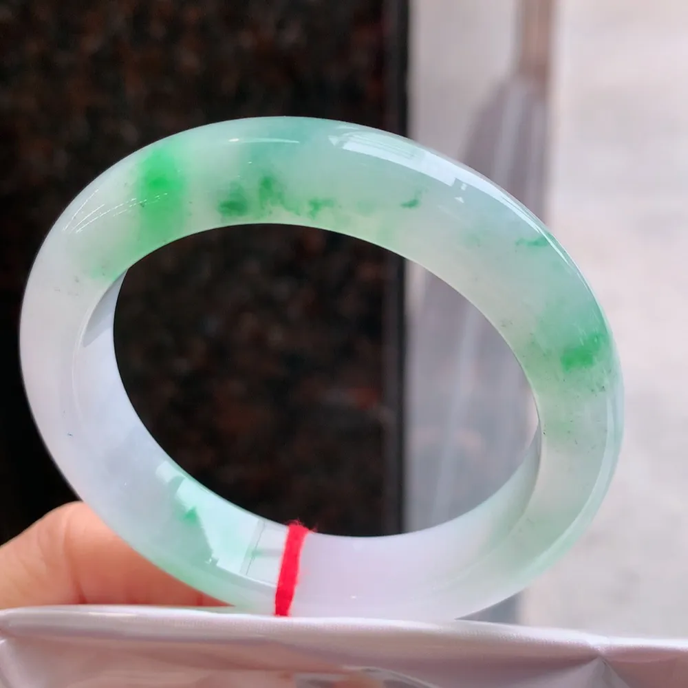 正圈高冰飘绿 轻微棉絮无碍 尺寸:53.8/12.8/9 种色兼备