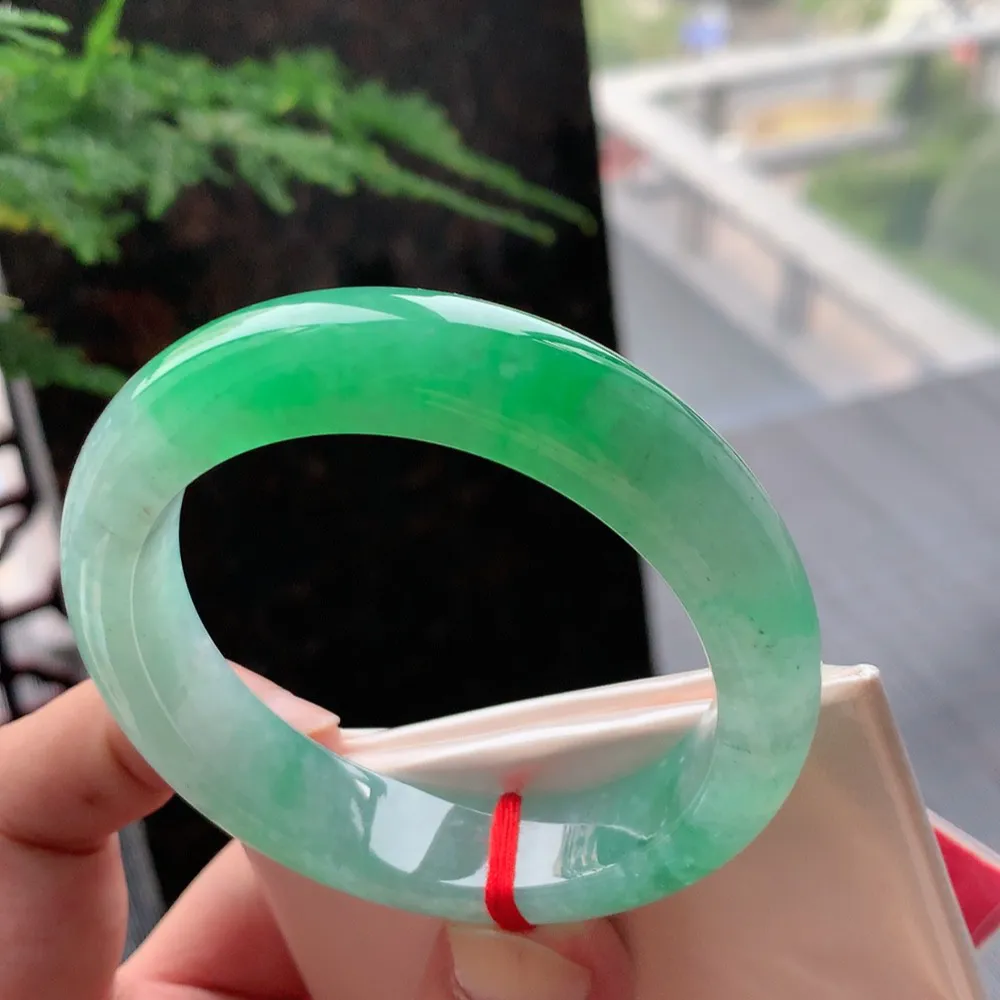 正圈冰阳绿 无瑕 尺寸:53.8/13.2/8.6 种色俱佳