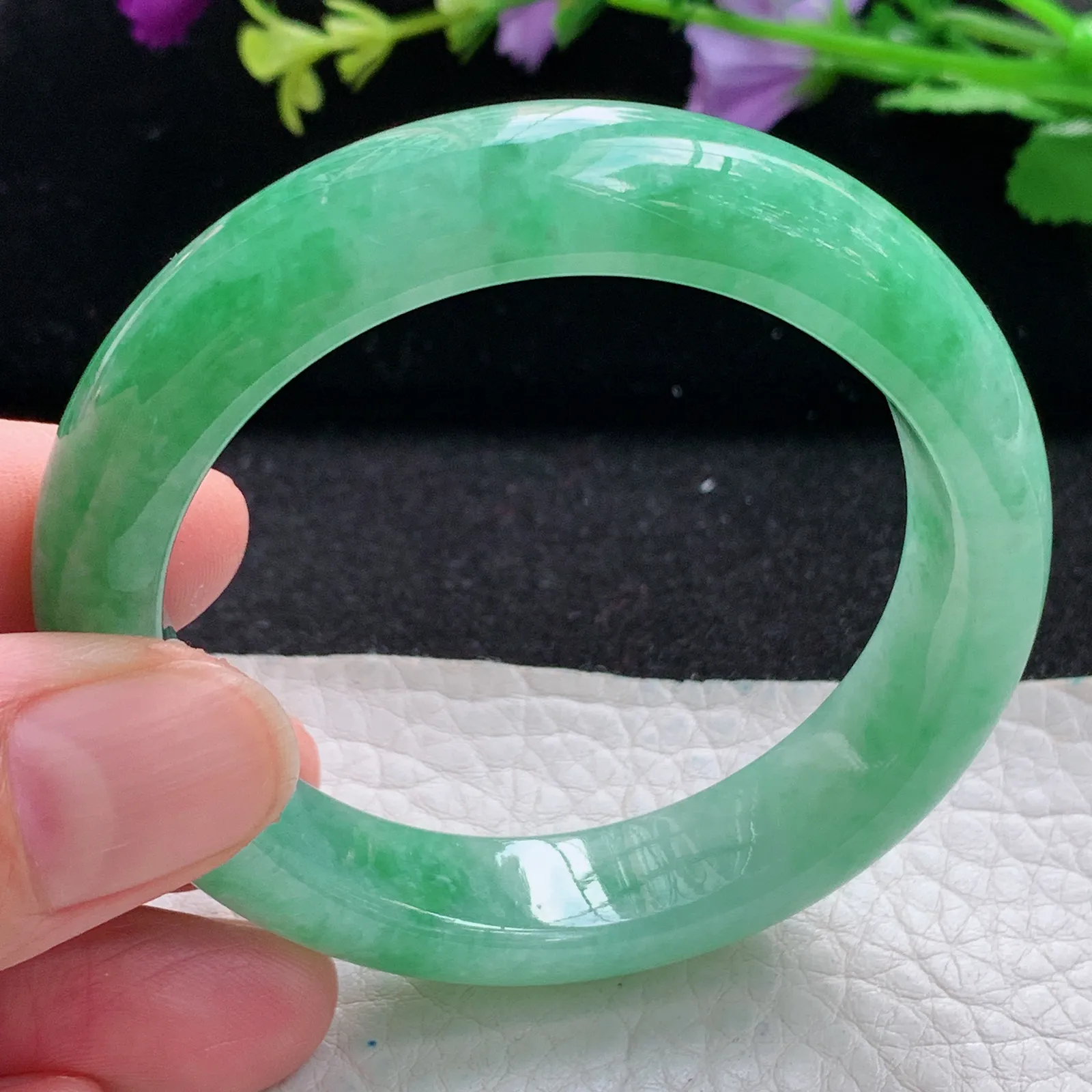 pj自然光53.5*49*11.5*7.8贵妃镯 缅甸翡翠a货玉手镯满绿秀气宽边蛋形玉手环